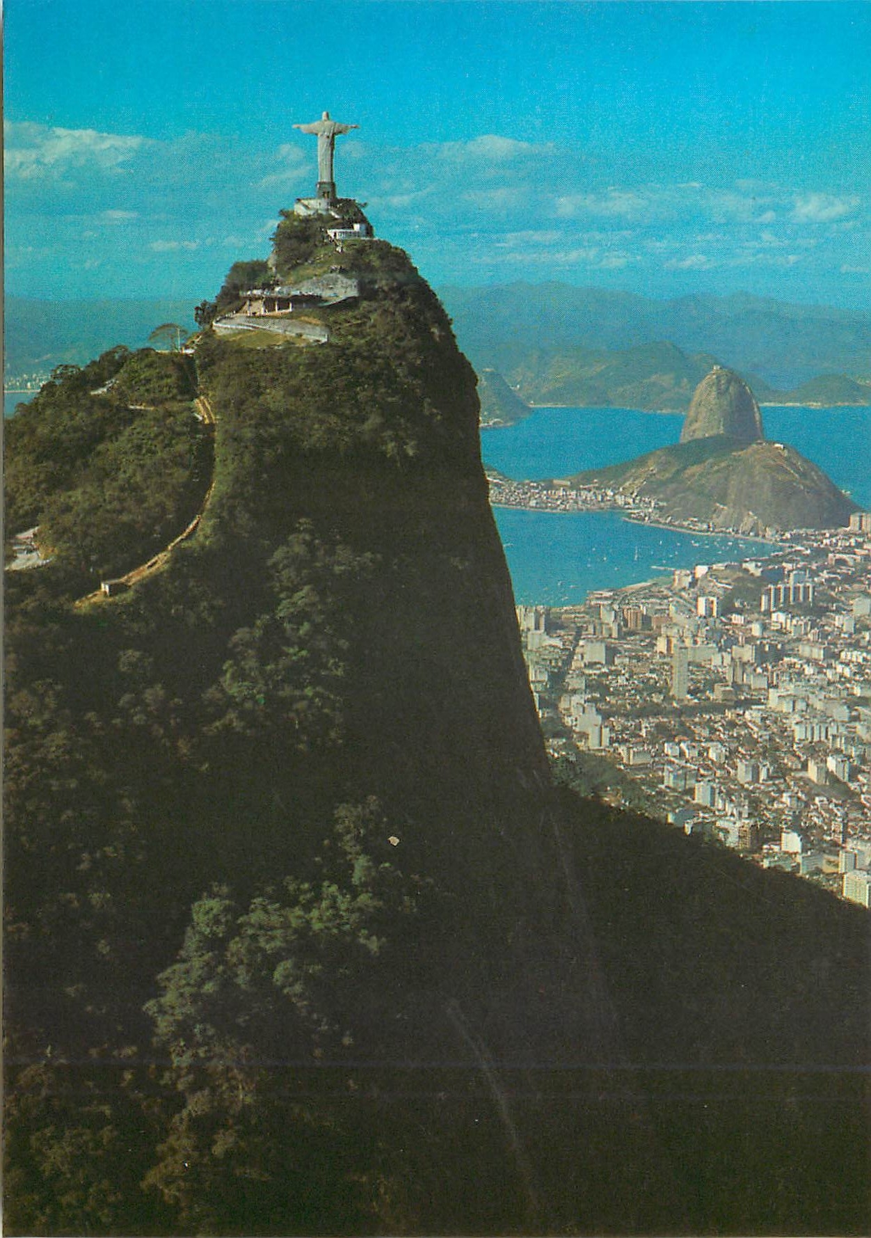 CPM Brasil Turistico Rio de Janeiro Vista aerea do Corcovado com Pao de Acucar ao fundo 