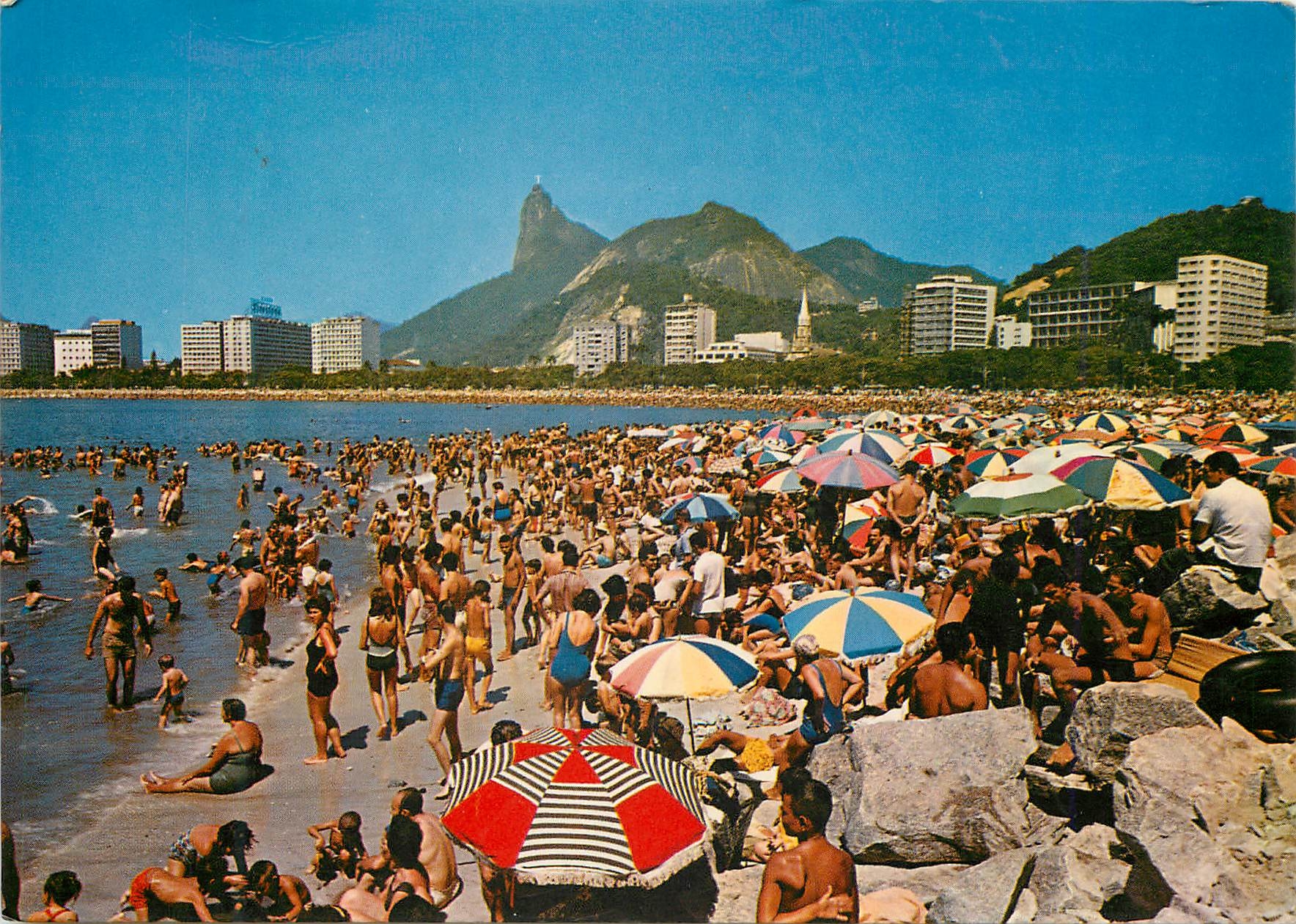 Rio de Janeiro — plage de Botafogo avec le Corcovado — éditeur non visible