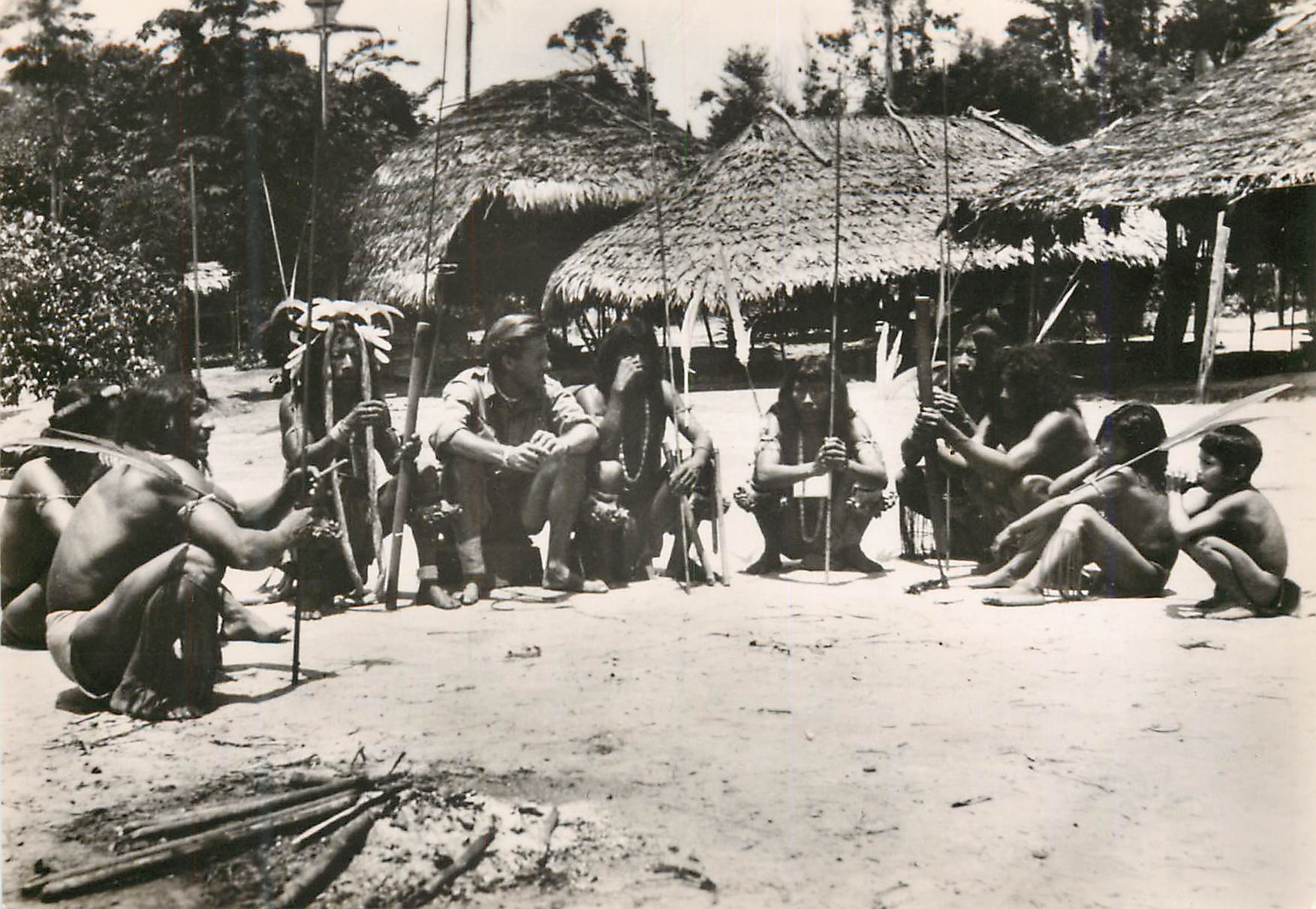 Expédition Guyane - Tumuc - Humac — Première rencontre avec les Indiens du Rio Yari — Cliché D. Darbois