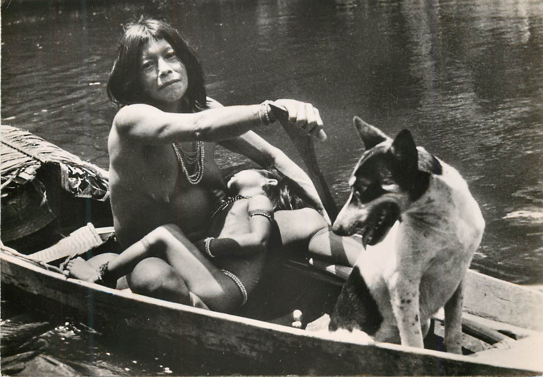 Femme Oyana on the Rio Yari — Guyana-Tumuc-Humac Expedition — Photo by D. Darbois