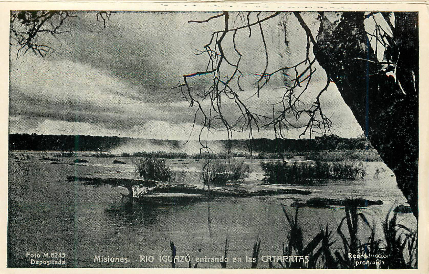 Rio Iguazú entrando en las Cataratas — Misiones — Editorial Kohlmann