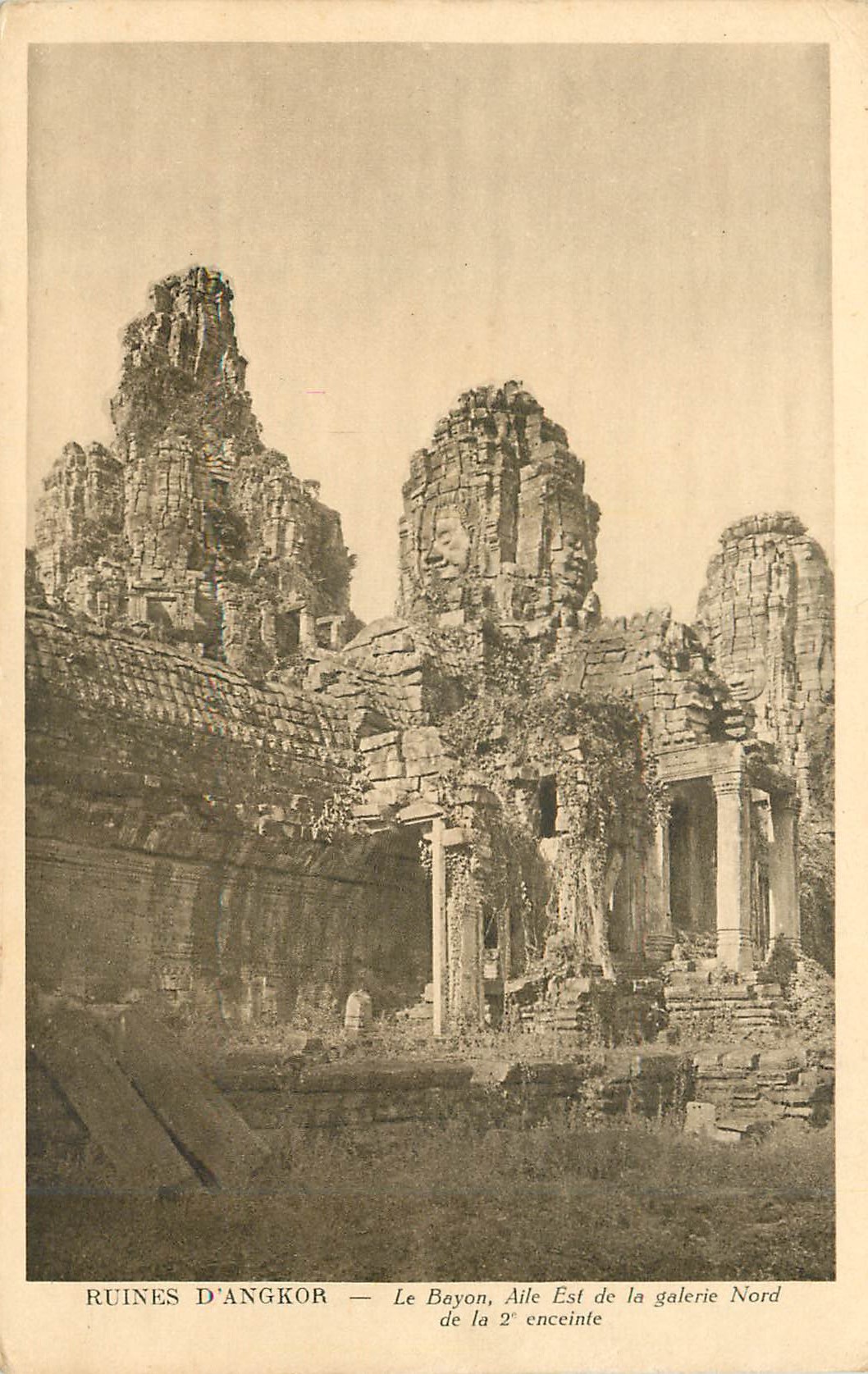 CPA Ruines d Angkor Le Bayon Aile est de la galerie Nord 