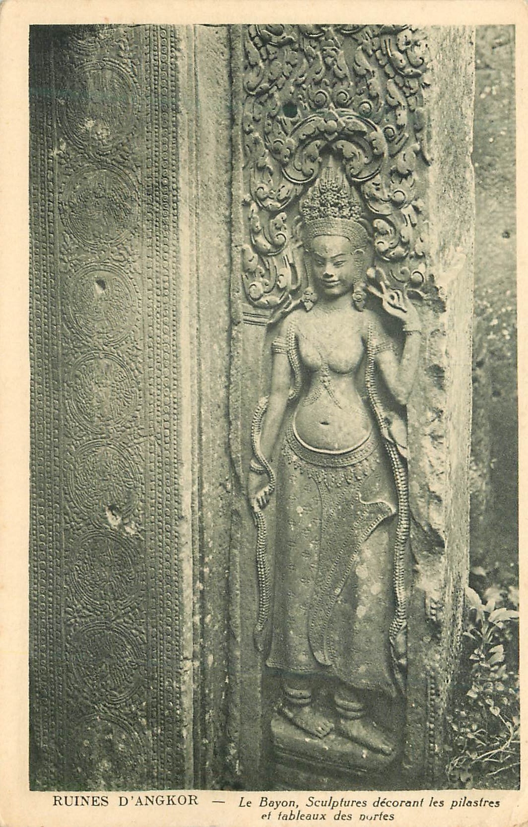 CPA Ruines d Angkor Le Bayon Sculptures decorant les pilastres et tableaux 