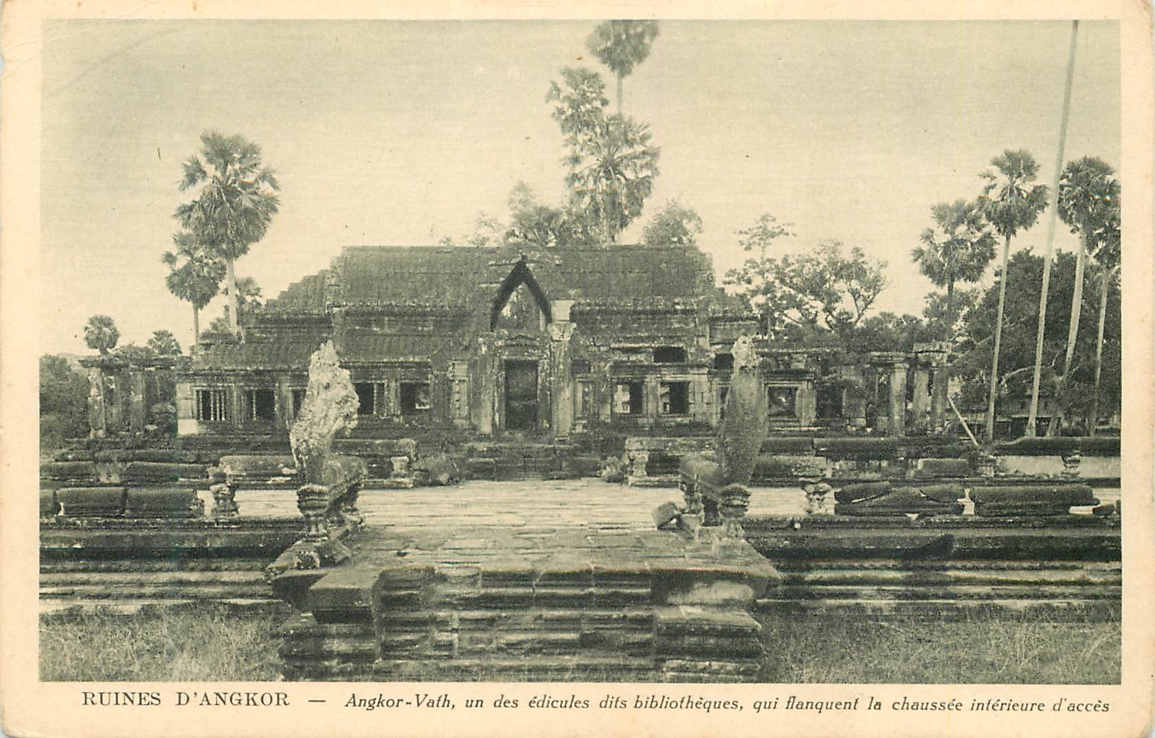 CPA Ruines d Angkor Angkor Vath un des edicules dits bibliotheque qui flanquent la chausse interieure d acces 