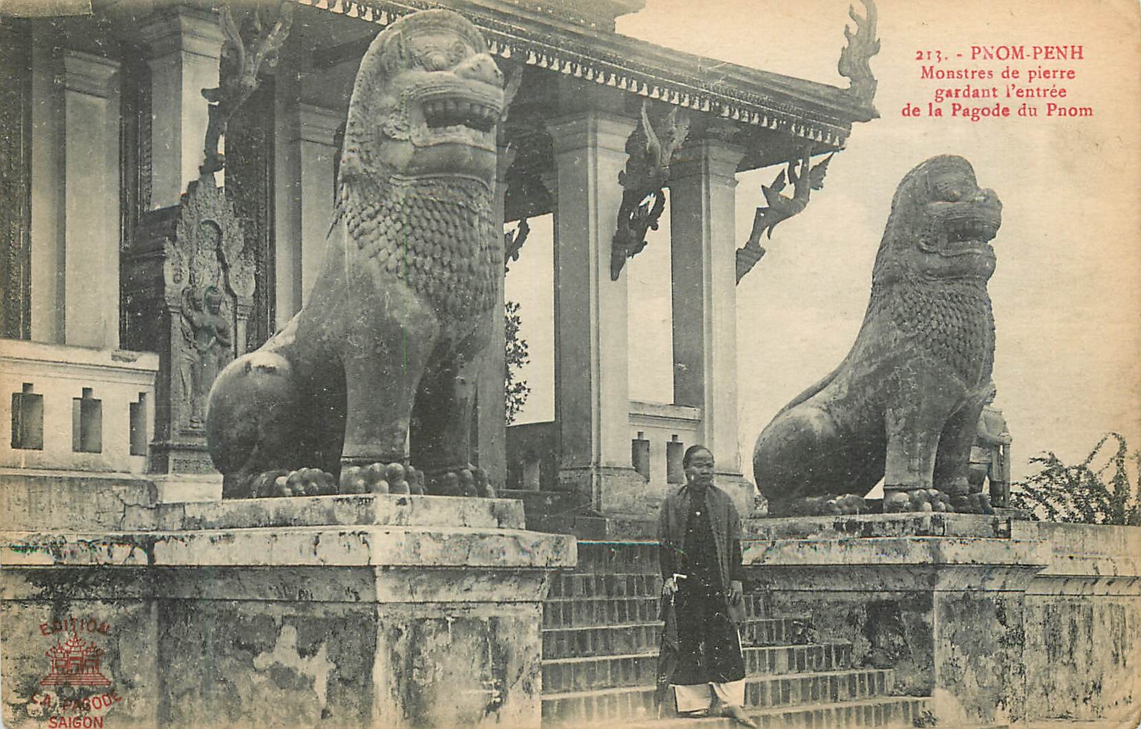 CPA Pnom Penh Monstres de pierre gardant l entree de la Pagode du Pnom 