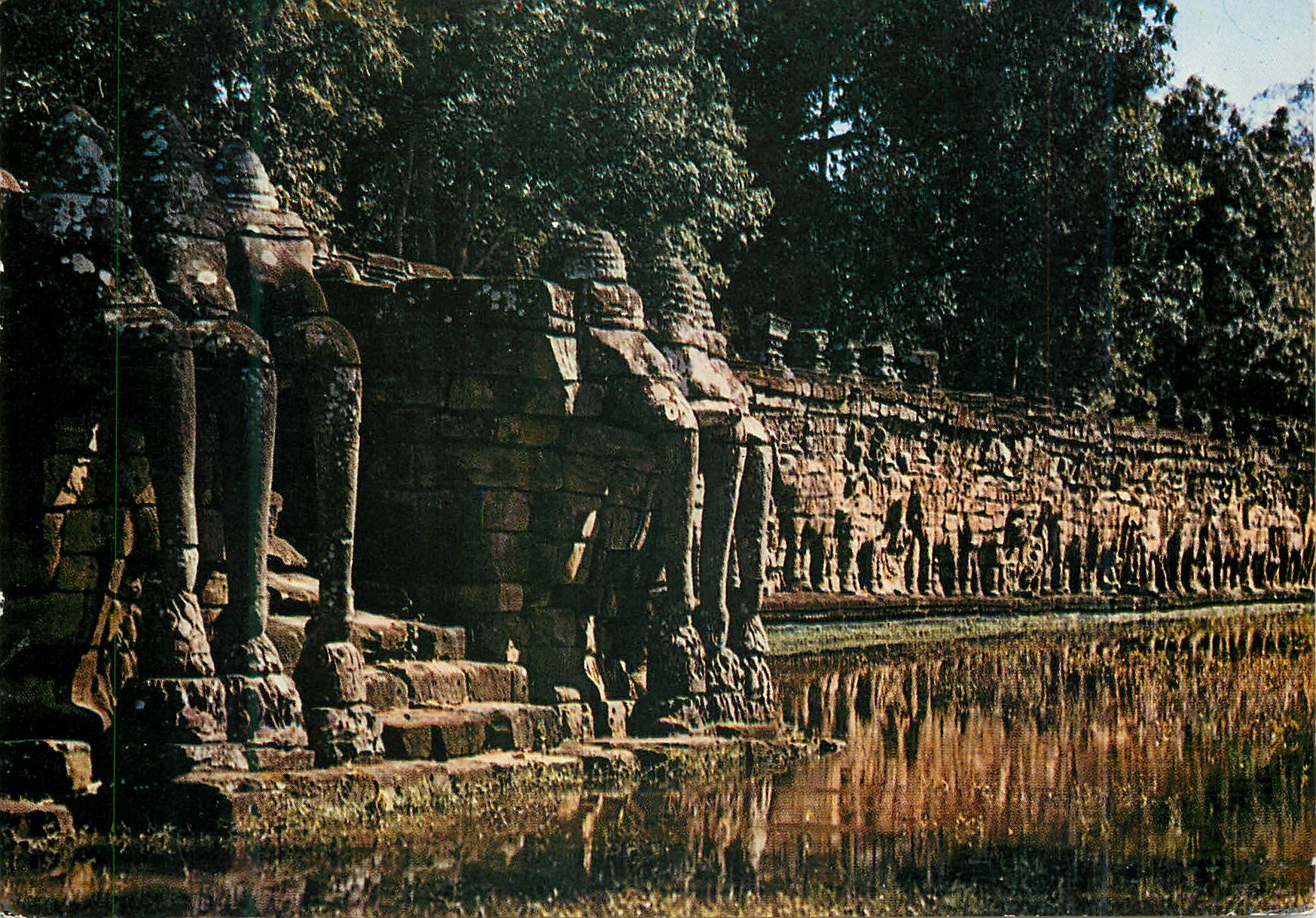 CPM Angkor Cambodge Terrasses des Elephants a Angkor Thom 