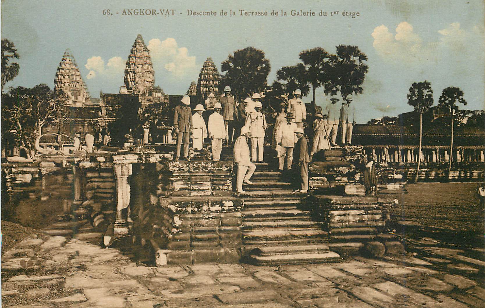 CPA Angkor Vat Descente de la Terrasse de la Galerie du first stage 