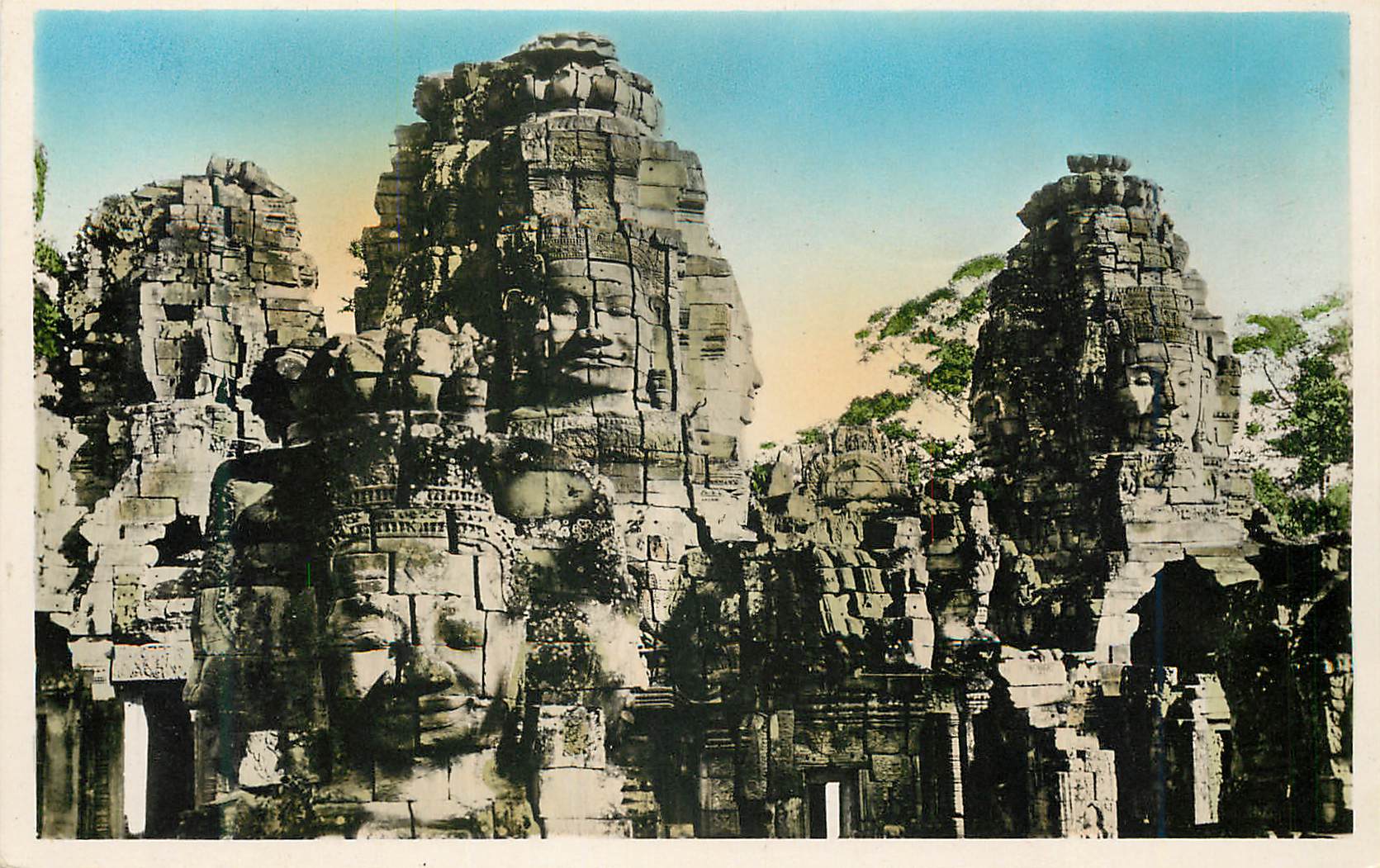 CPM Palais d Angkor Le Bayou Tours a quotre tetes civainlies 