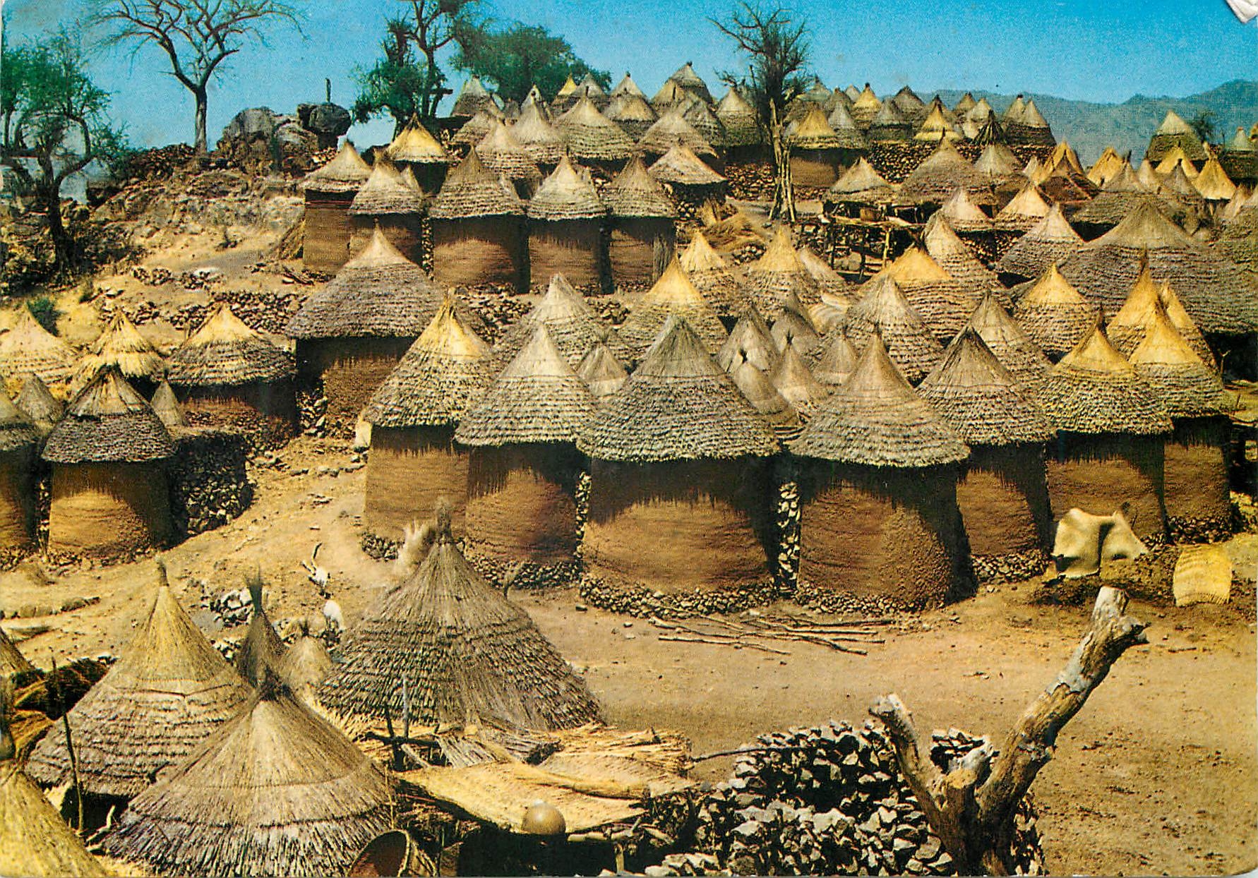 Cases Kirdis — Cameroun — éditée par le Commissariat Général au Tourisme