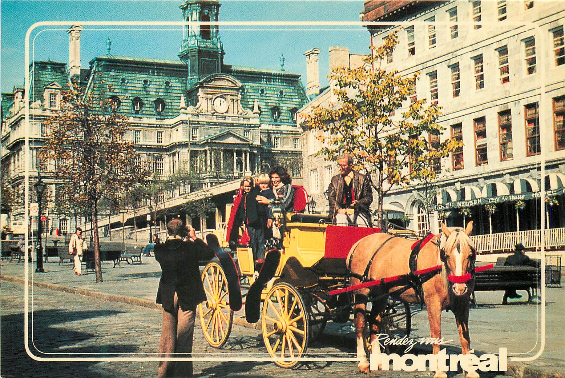 CPM Montreal Quebec Calache sur la place Jacques Cartier 