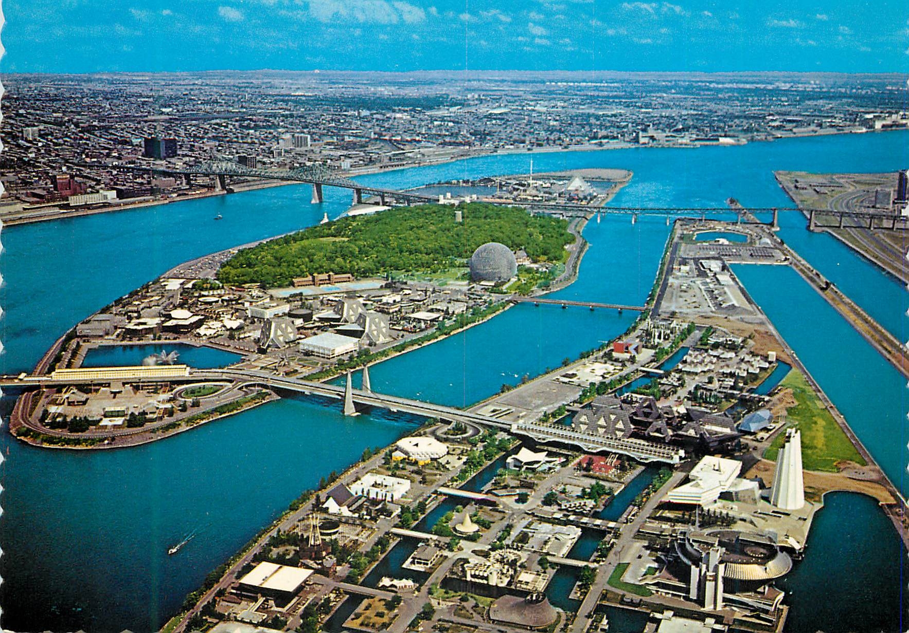 CPM Montreal Quebec Vue aerienne de Ile Ste Helene et d une partie de I le Notre Dame 
