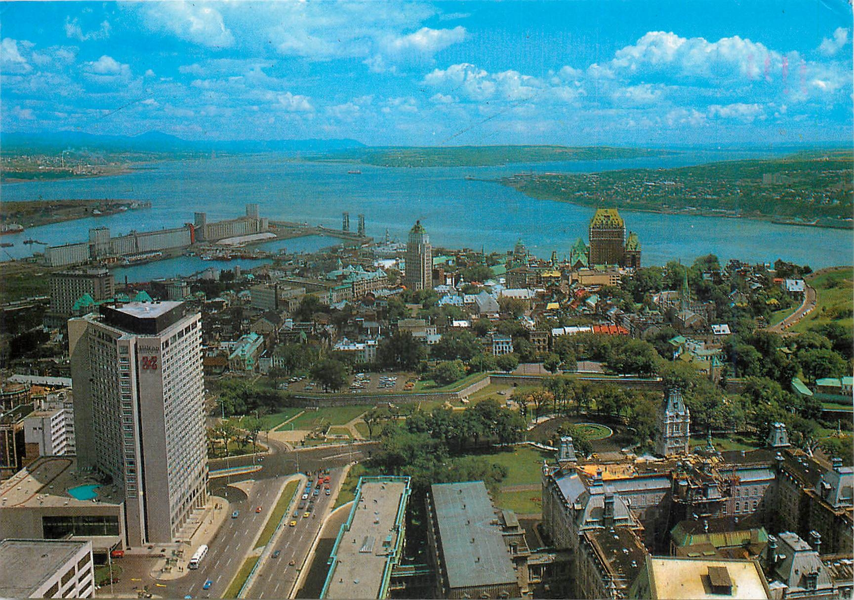 CPM Quebec Que Vue aerienne de la Vieille Capitale Hotel Hilton et le Parlement 