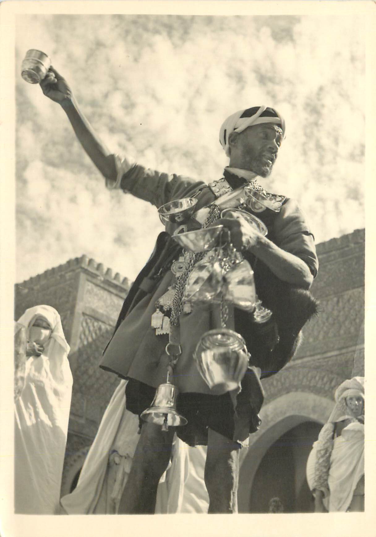 Porteur d'eau — Maroc artistique — Éditions Van-Vollenhoven, Rabat