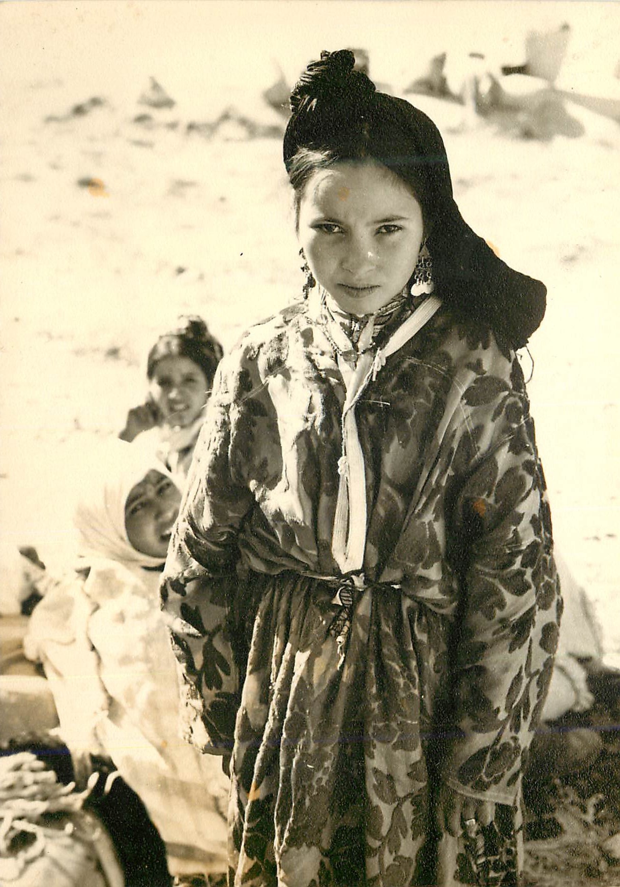 Jeune femme marocaine — région de Nidelt — Édition Rouget Bernard, Casablanca