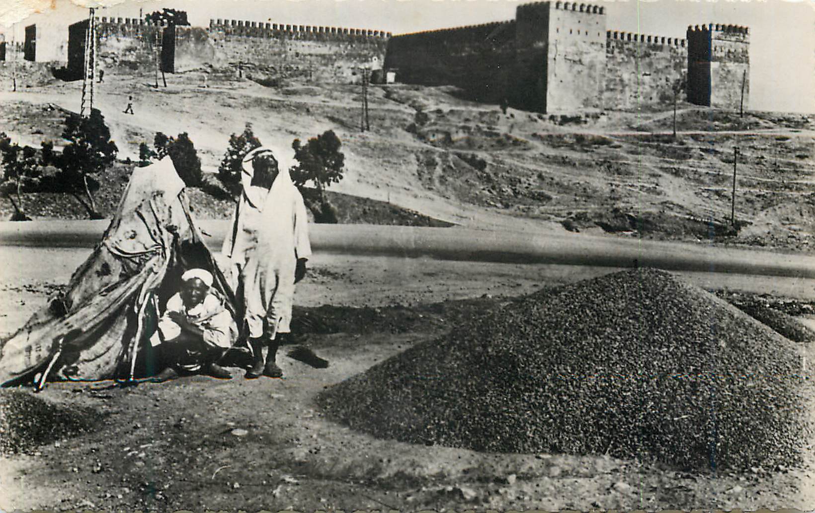 CPM Kasba tadla marchands de grains casbah