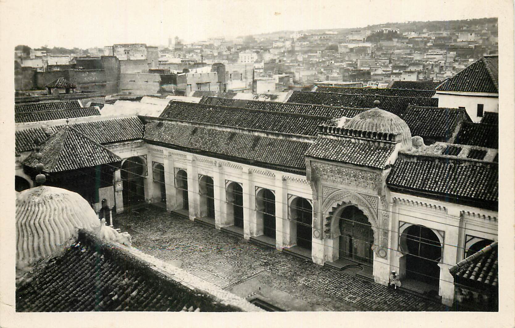 CPM Fes cour de la mosquee karouiine