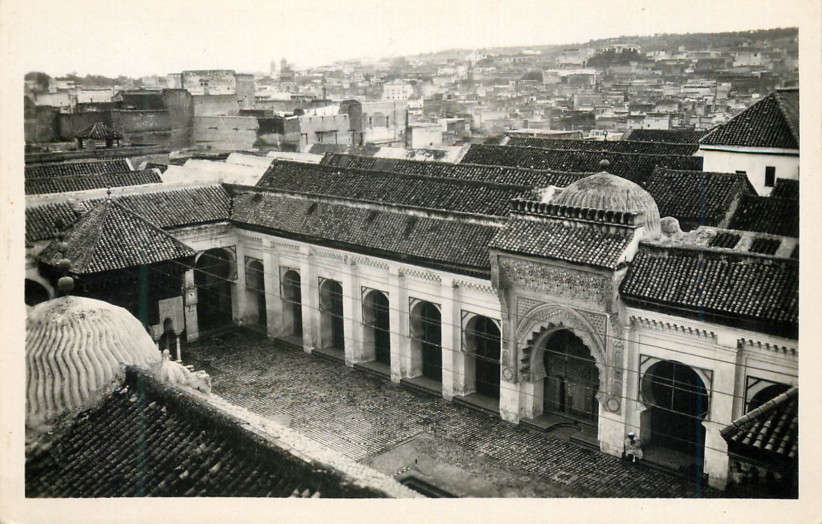 CPM Fes cour de la mosque karouiine