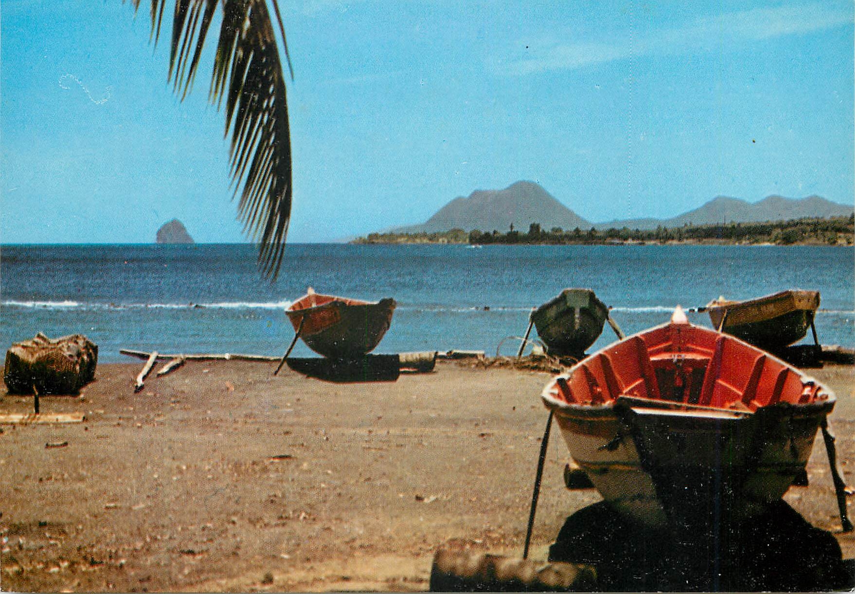 CPM Martinique L'anse figuier Barques de peche au fond le Diamant