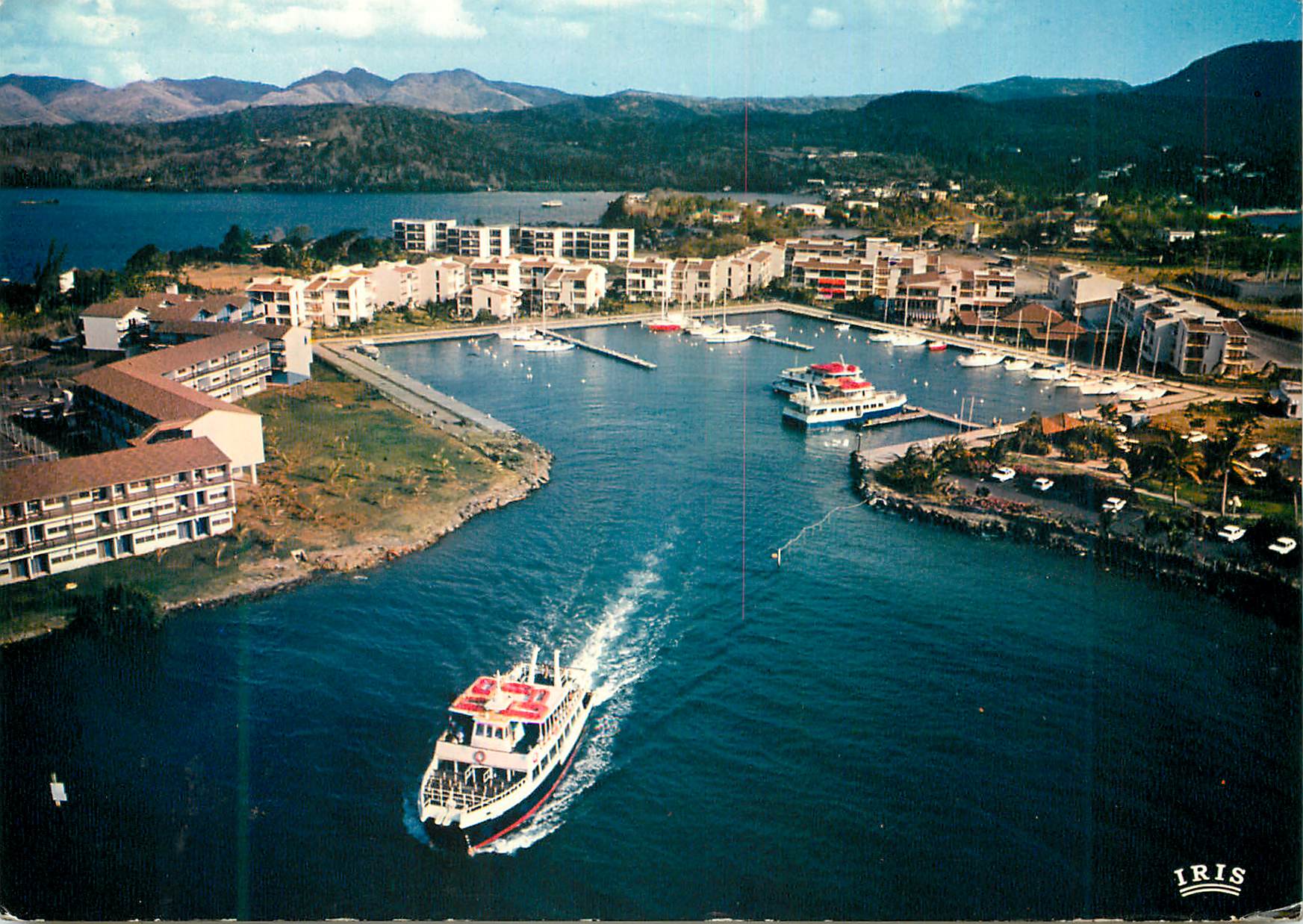 Martinique - Vista aerea sulla Marina - Partenza della vedetta per Fort de France - Editore IRIS