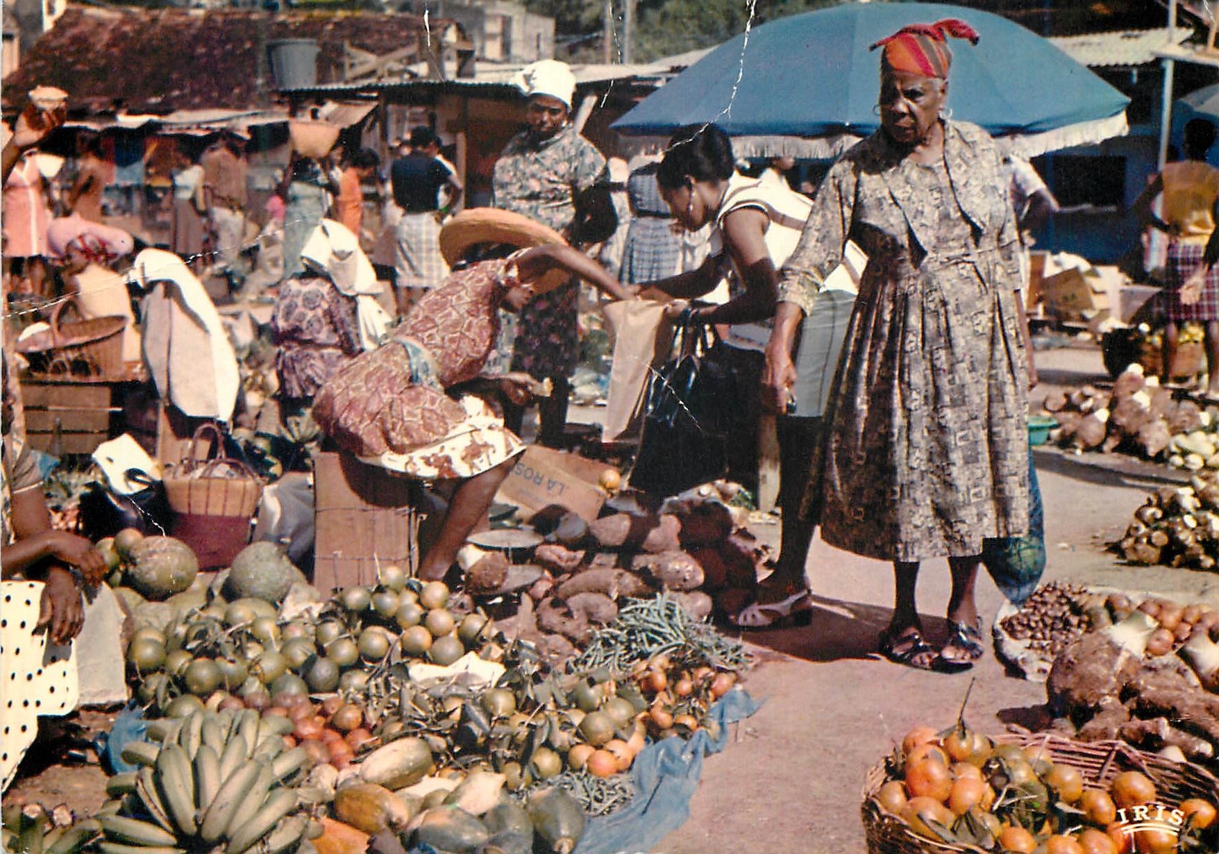 Martinica — Un mercato a Fort-de-France — Hachette Antilles, n° 6651