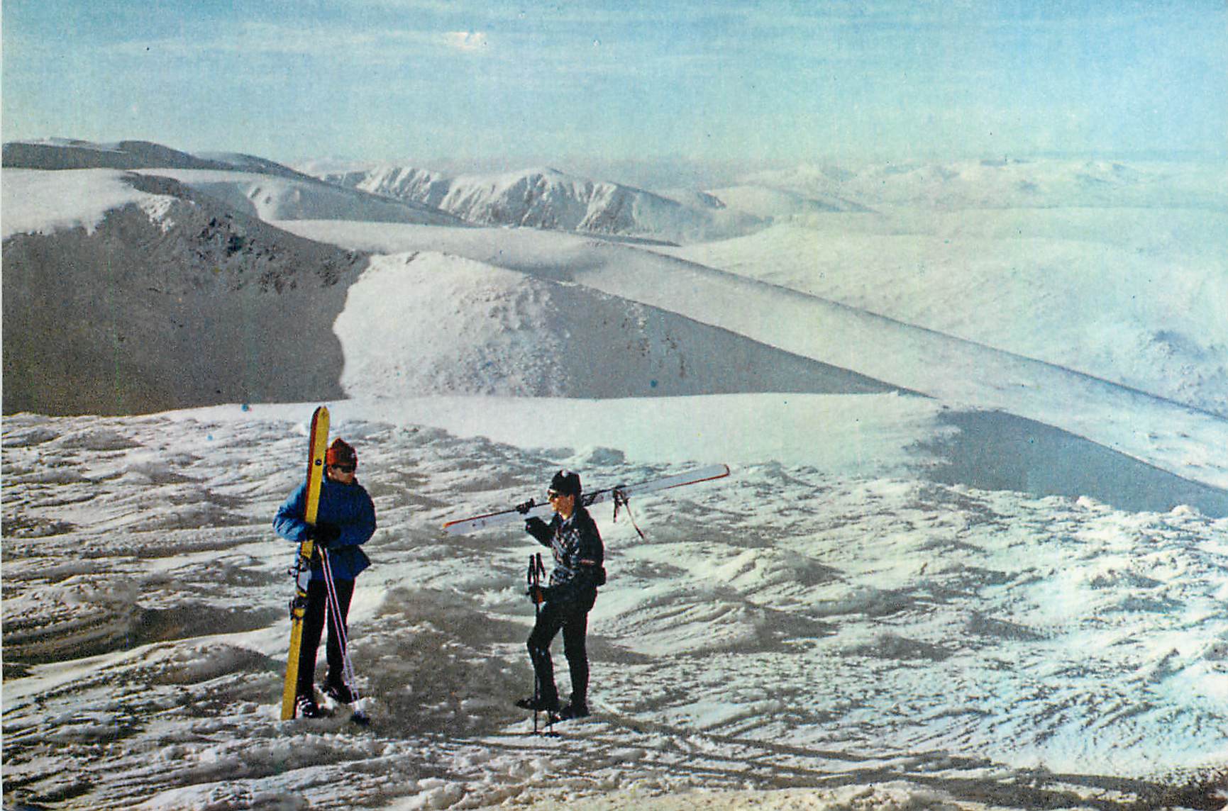 CPM Skiers on cairngorm summit inverness shine