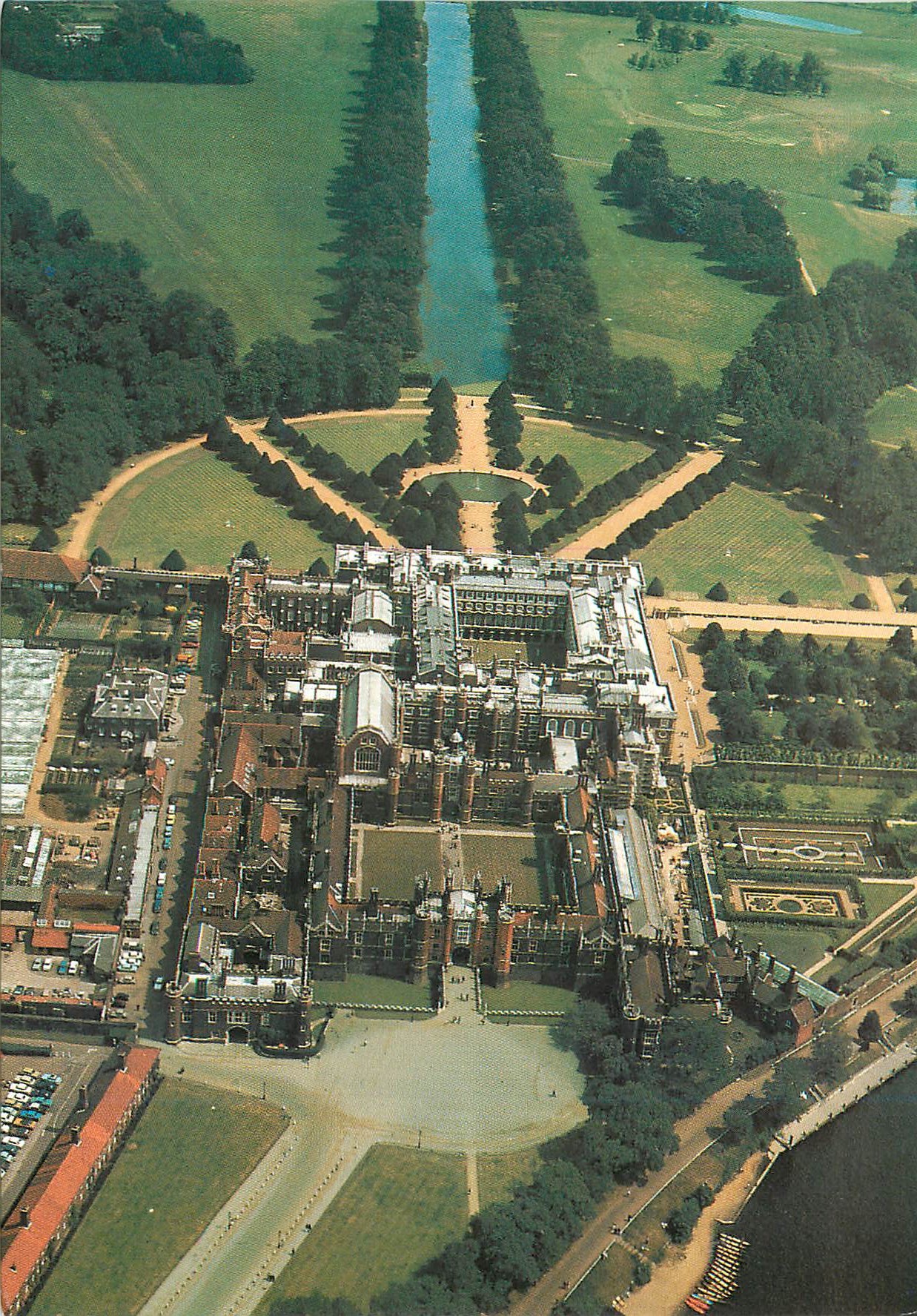 CPM London Hampton Court Palace Air view from north west