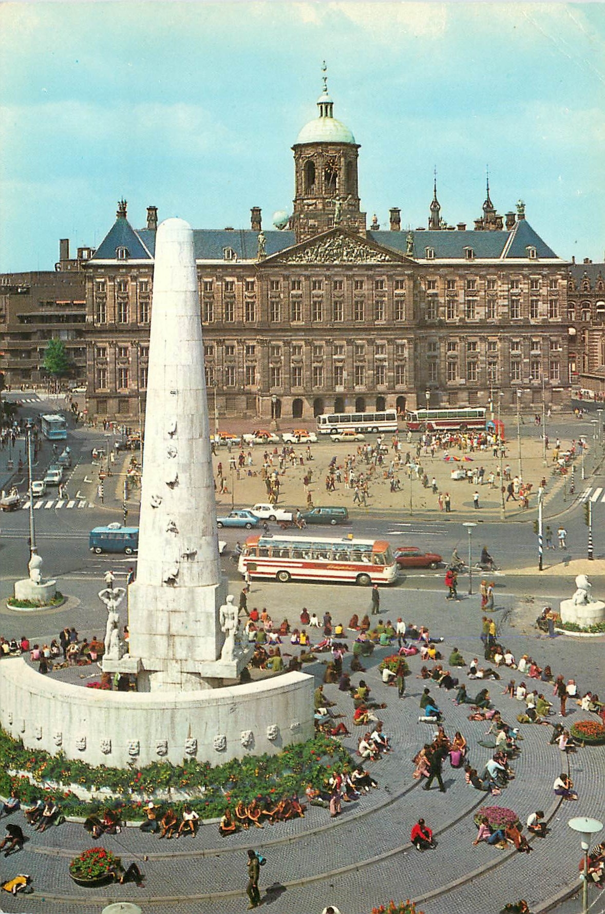 CPA Amsterdam Holland Le Monument National le coeur de la capitale et le Palais Royal sur le Dam