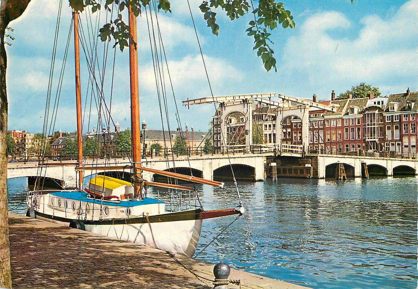 CPA Amsterdam Pont Maigre sur l'Amstel Bateau