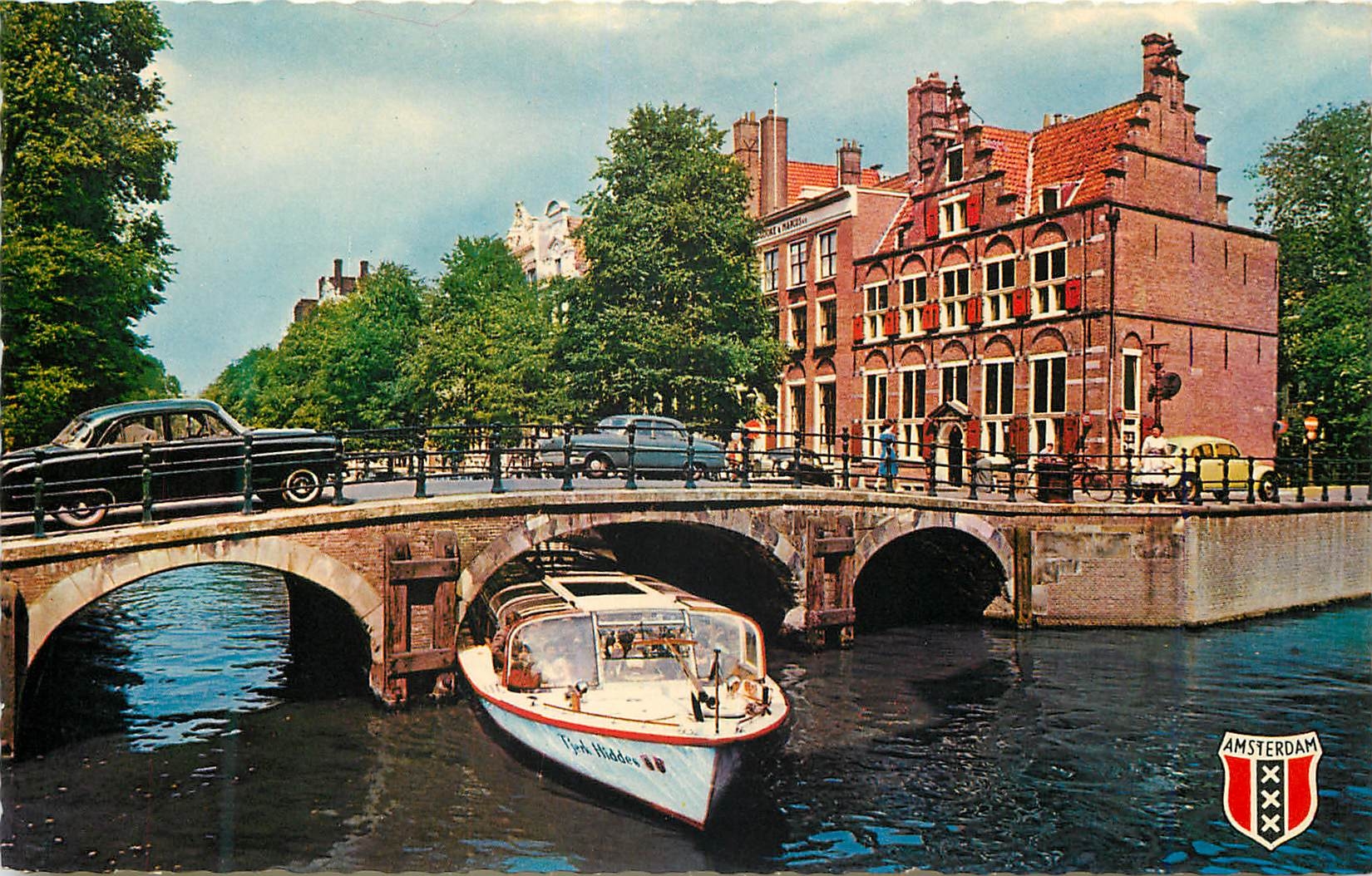 CPM Amsterdam O Z Voorburgwal avec Maison aux troix canaux
