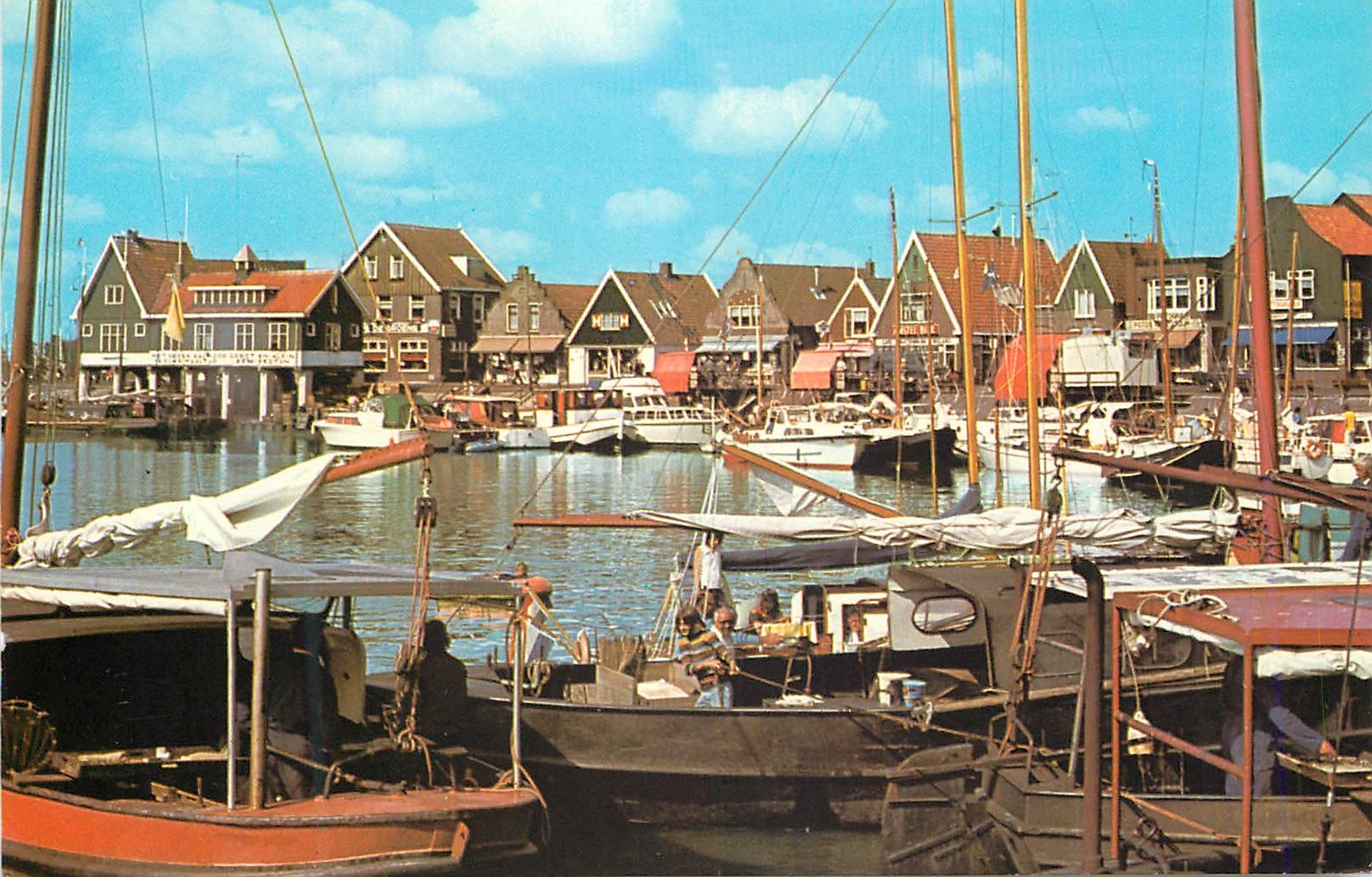 CPM Volendam Holland Bateaux de peche