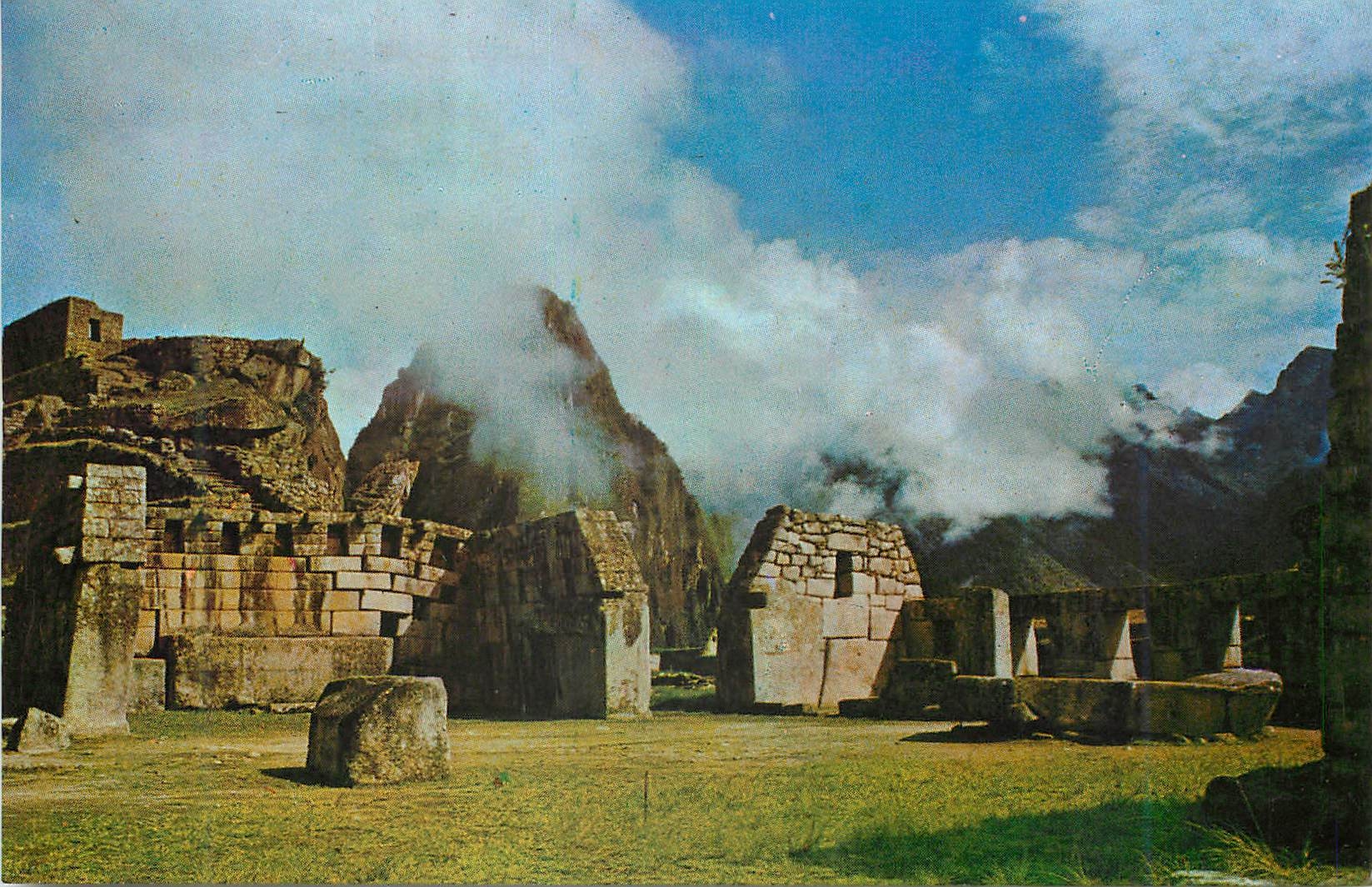 Machu Picchu — Plaza Sagrada y Templo de las 3 Ventanas — FOTO CORBACHO