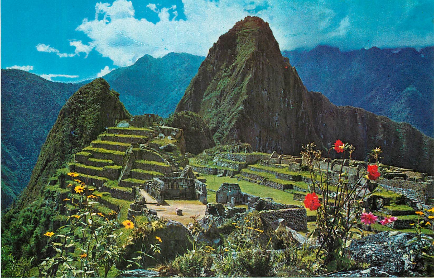 Machu Picchu — vue partielle de la citadelle et du Huayna Picchu — éditeur Corbado