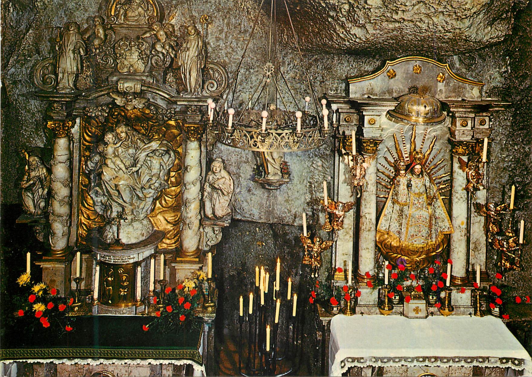 CPM Mariastein Schweiz Auf dem Altar rechts das Gnadenbild