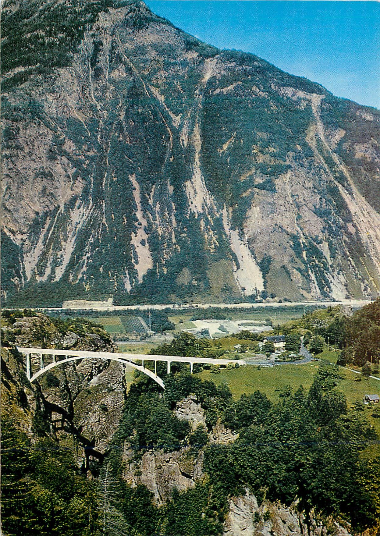 CPM Le pont du Gueuroz le plus haut d Europe sur la route de Martigny a Salvan