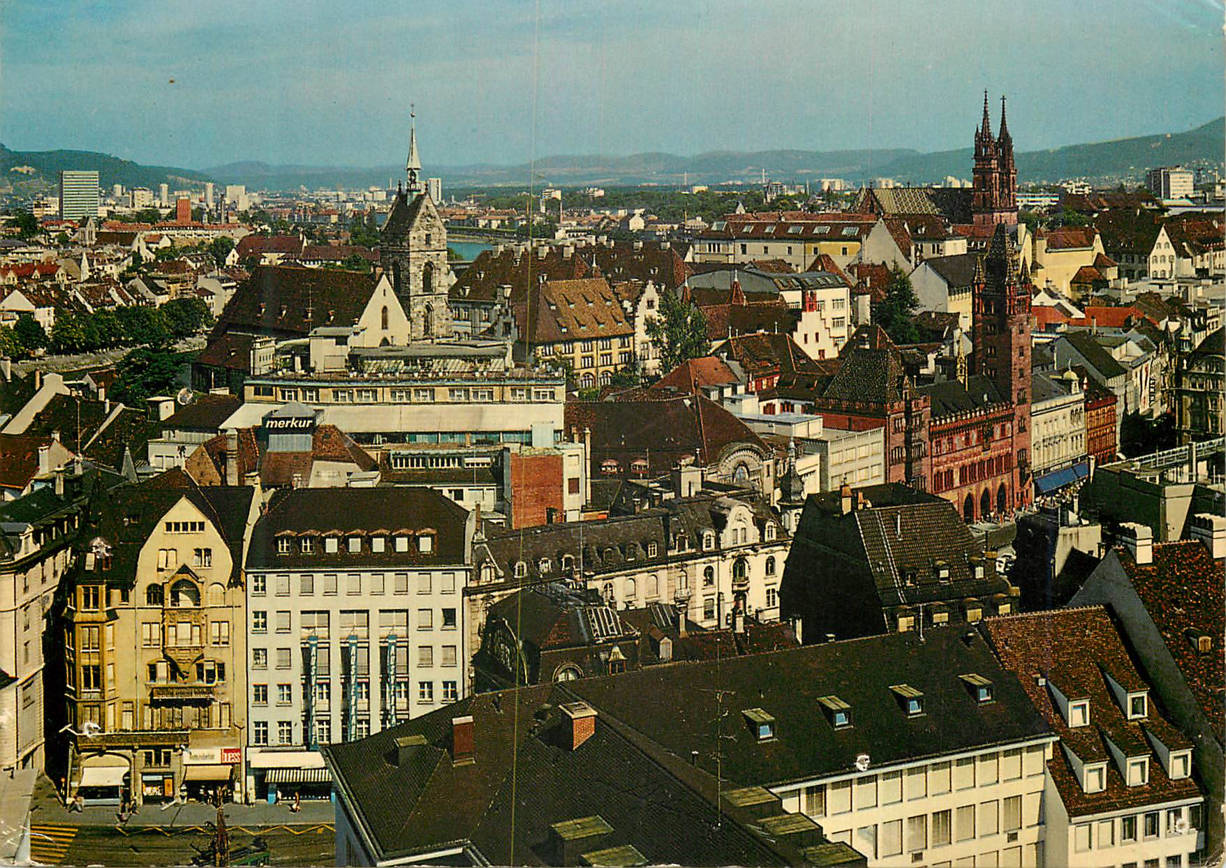 CPM Vue partielle avec l'Hotel de ville et la Caathedrale Bale