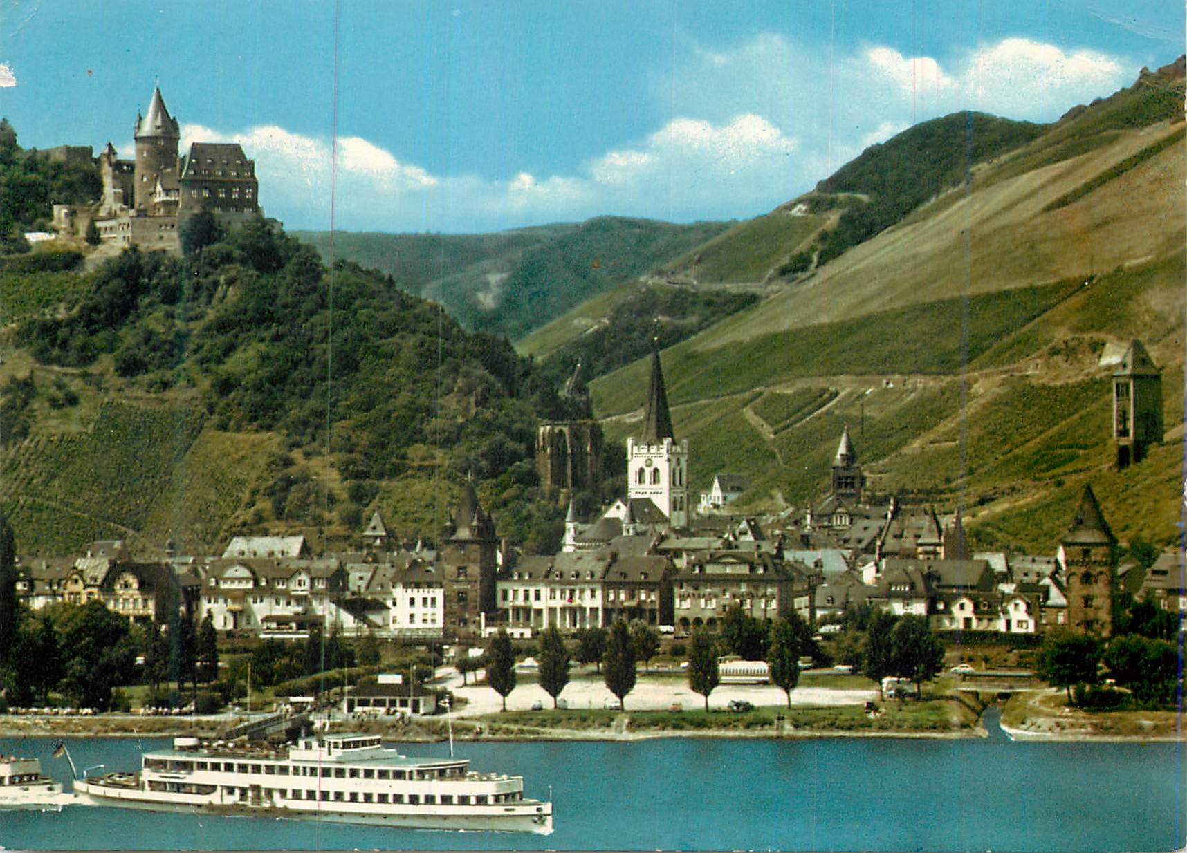 Bacharach am Rhein — vue du château et du village — éditeur Schöning & Co + Gebrüder Schmidt, n°112