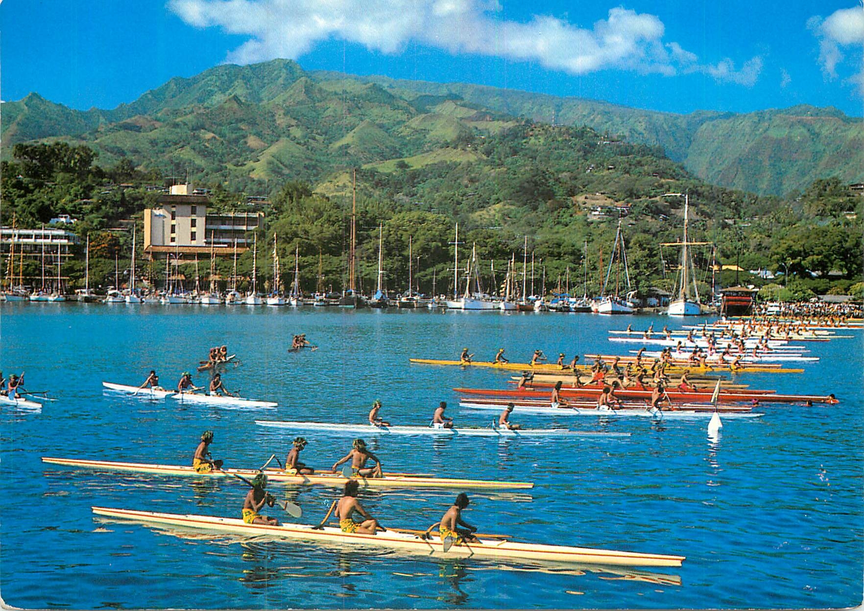 CPM Course de pirogues Tahiti dans la rade de Papeete