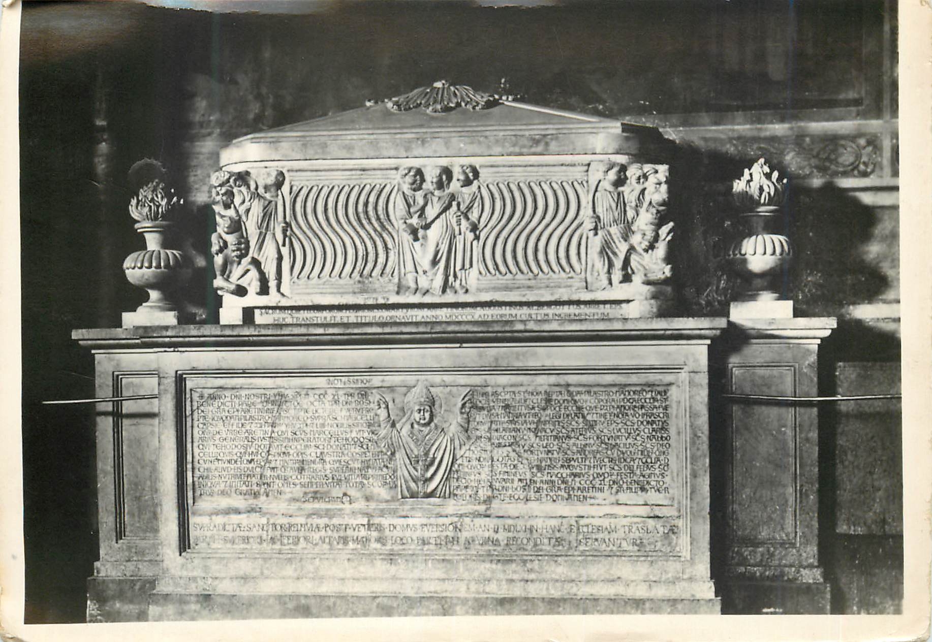 CPM Arezzo Cattedrale Monumento Martiri Aretini
