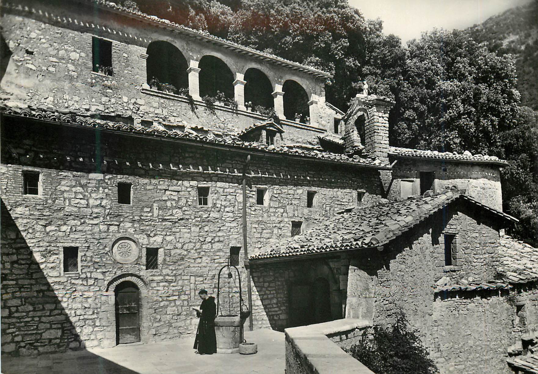 CPM Assisi Eremo delle Carceri - chiostro