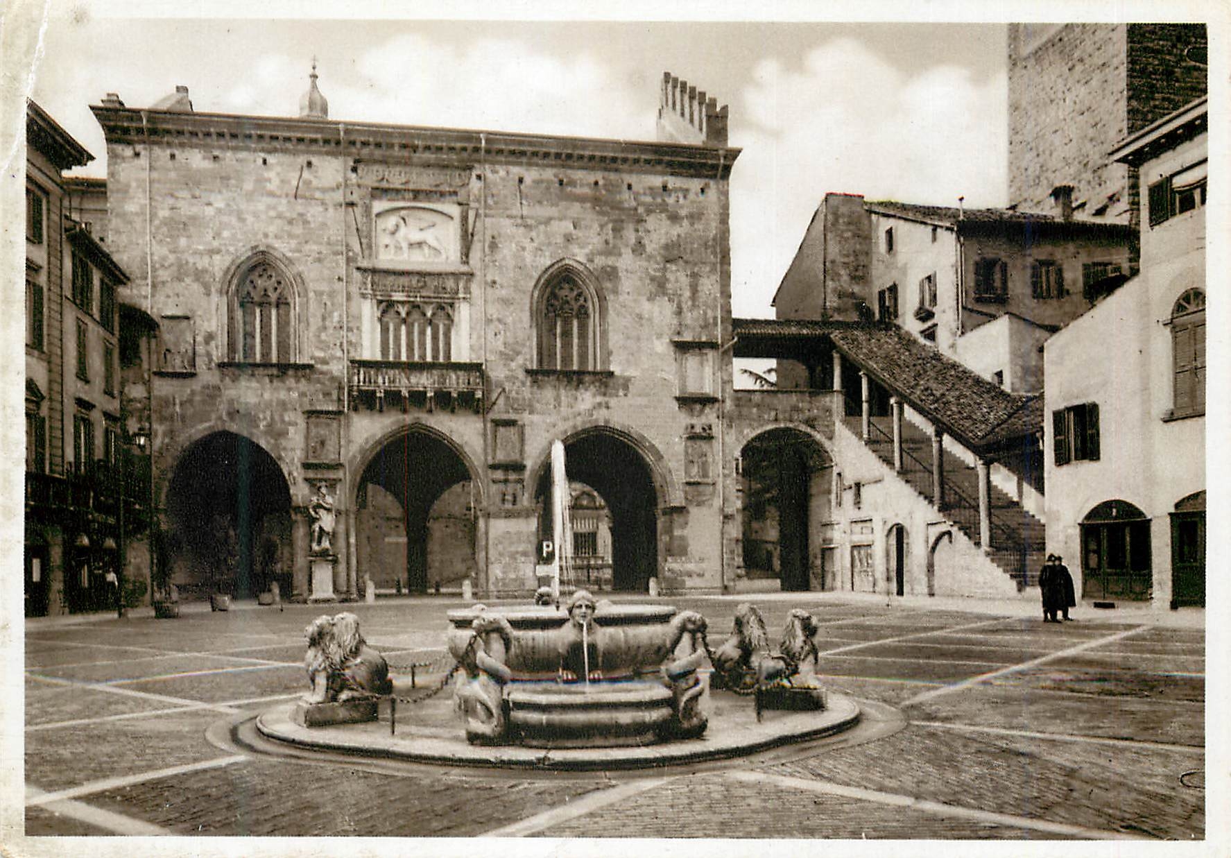 CPM Bergamo Alta - Antica Fontana