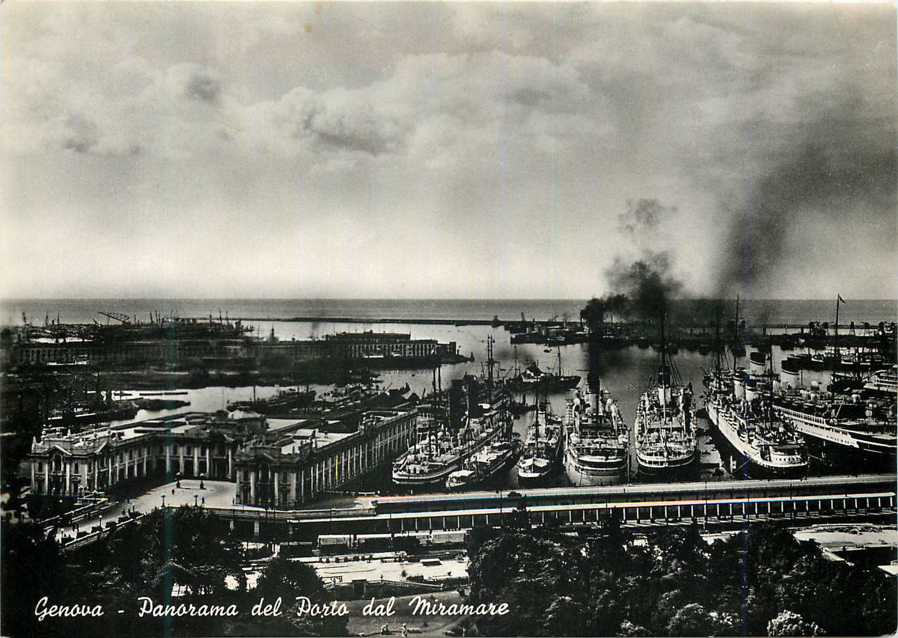 CPM Genova Panorama del Porto dal Miramare Bateaux