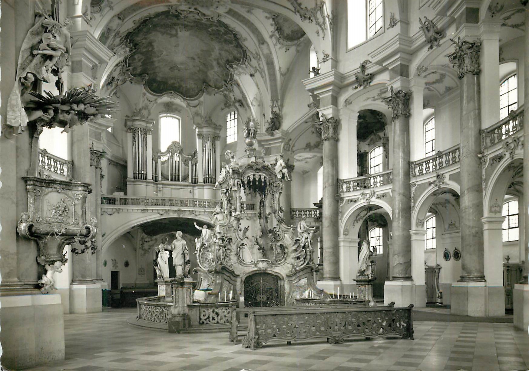 CPM Lichtenfels Vierzehnheiligen Inneres der Basilika Altar und Orgel