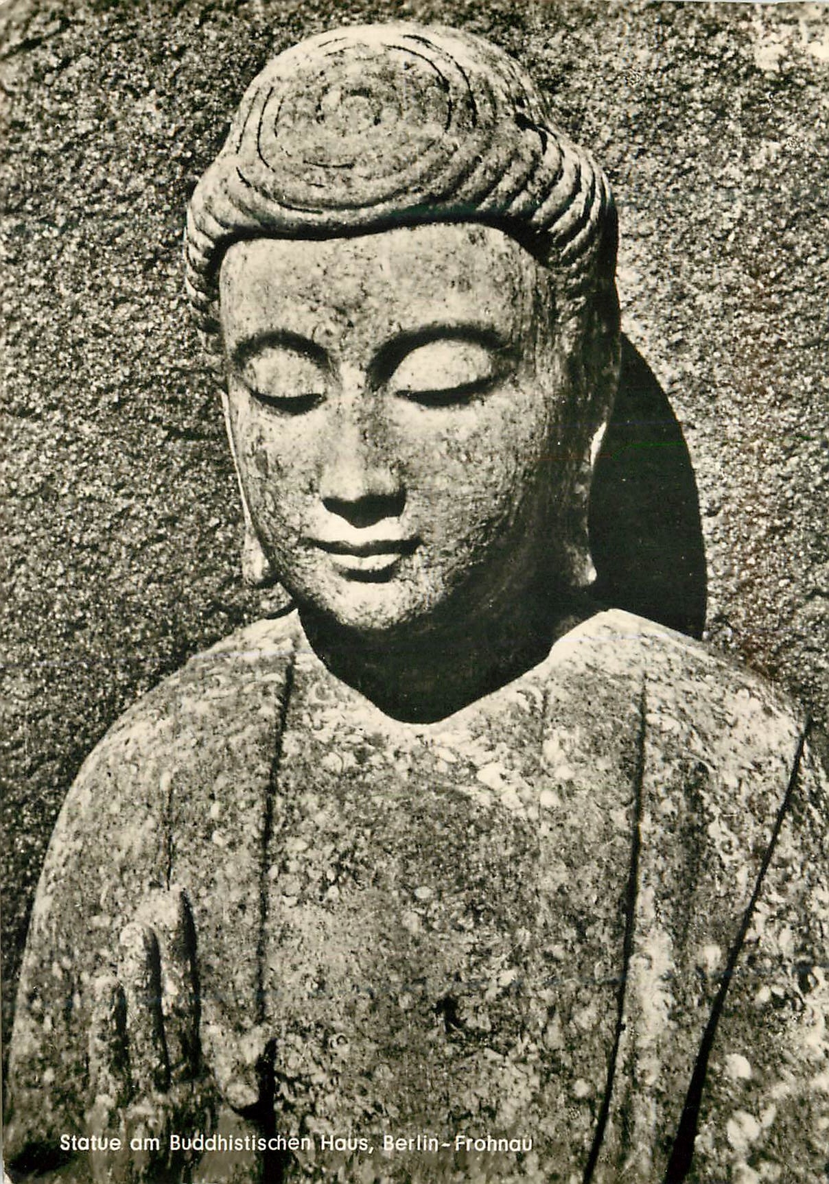 CPM Statue am Buddhistischen Haus Berlin-Frohanu