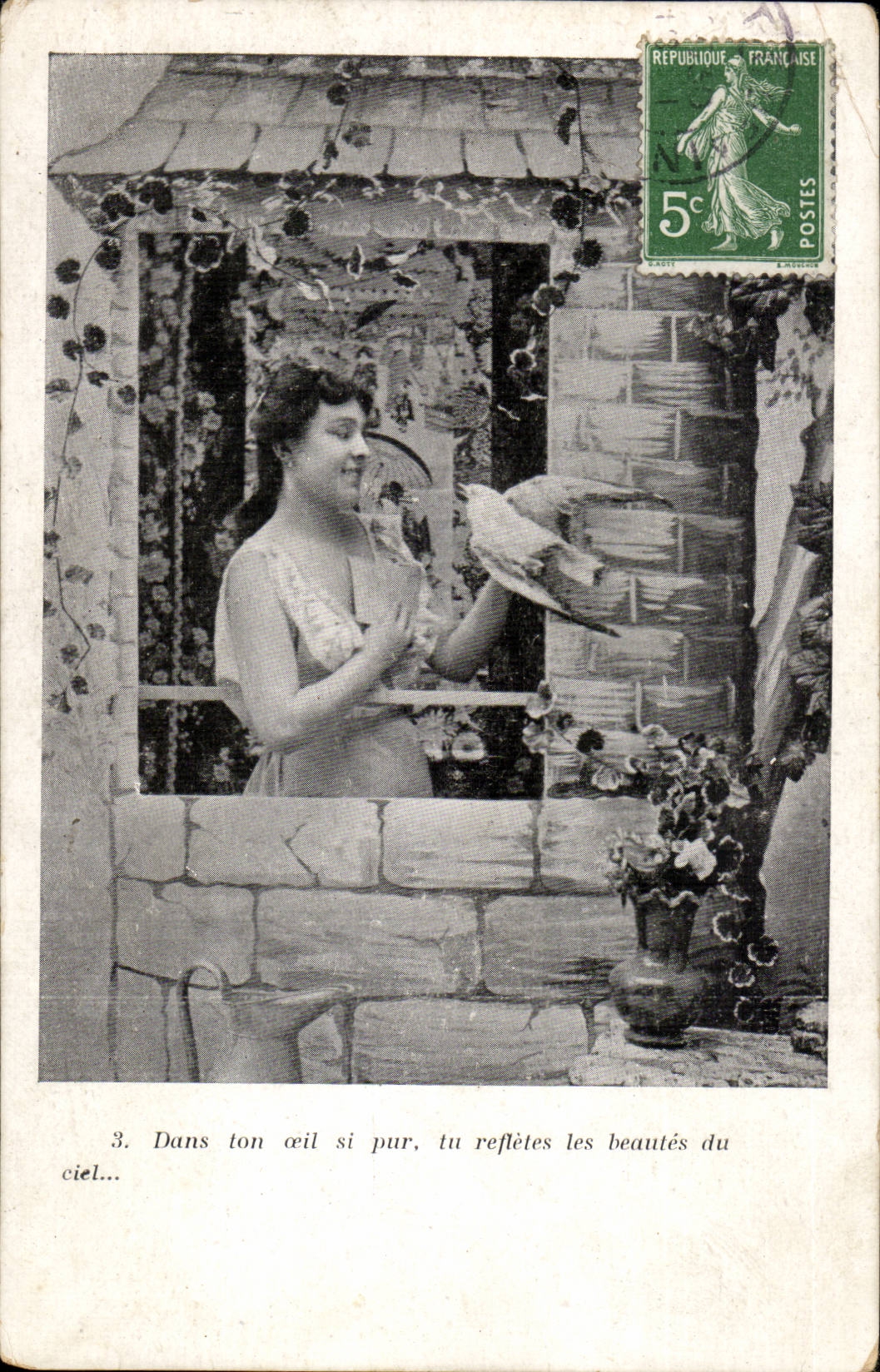 CPA Fantaisie Femme Mimi Pinson hirondelle colombe