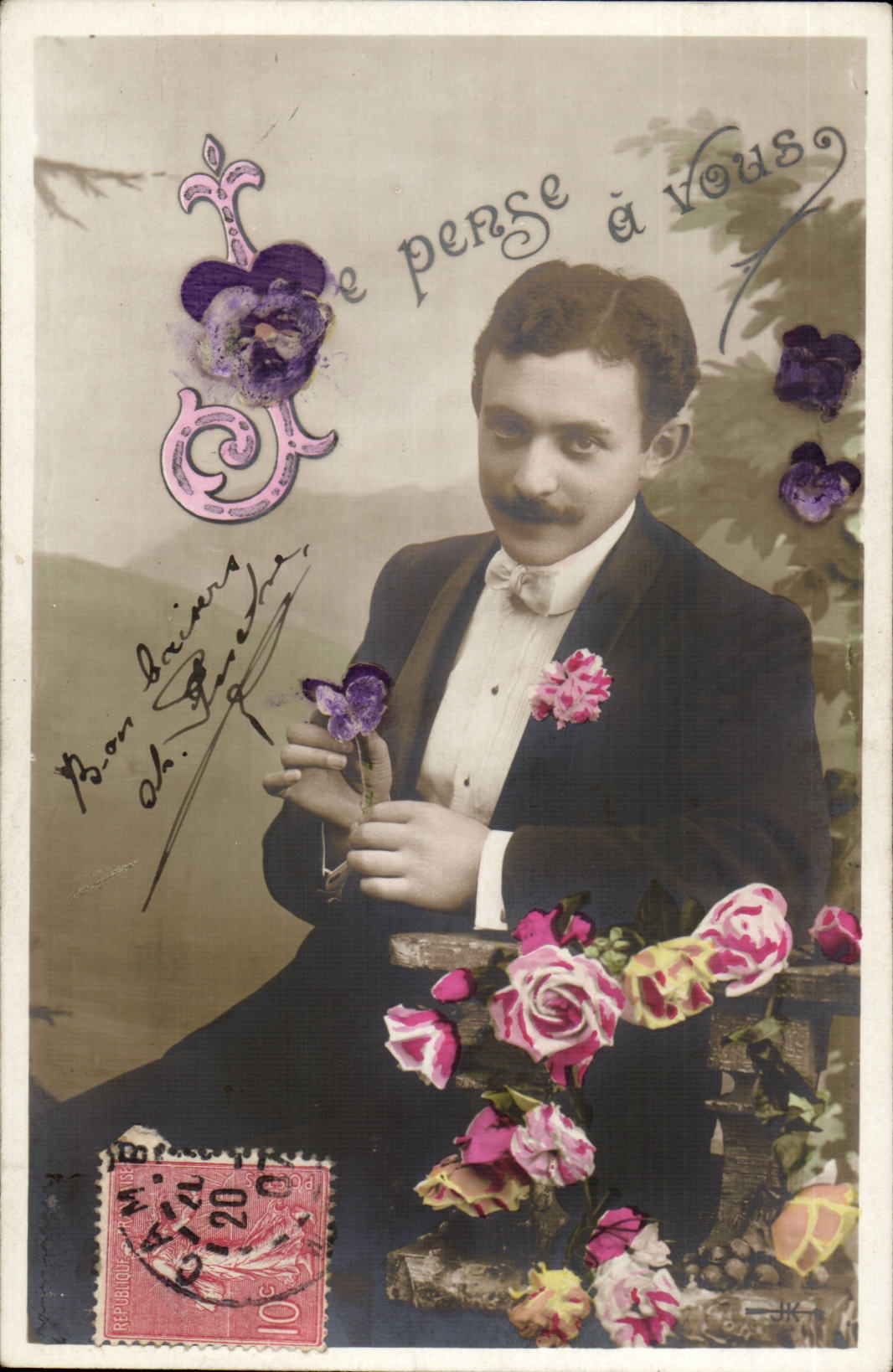 Homme en costume de soirée — avec roses et violettes — éditeur JK