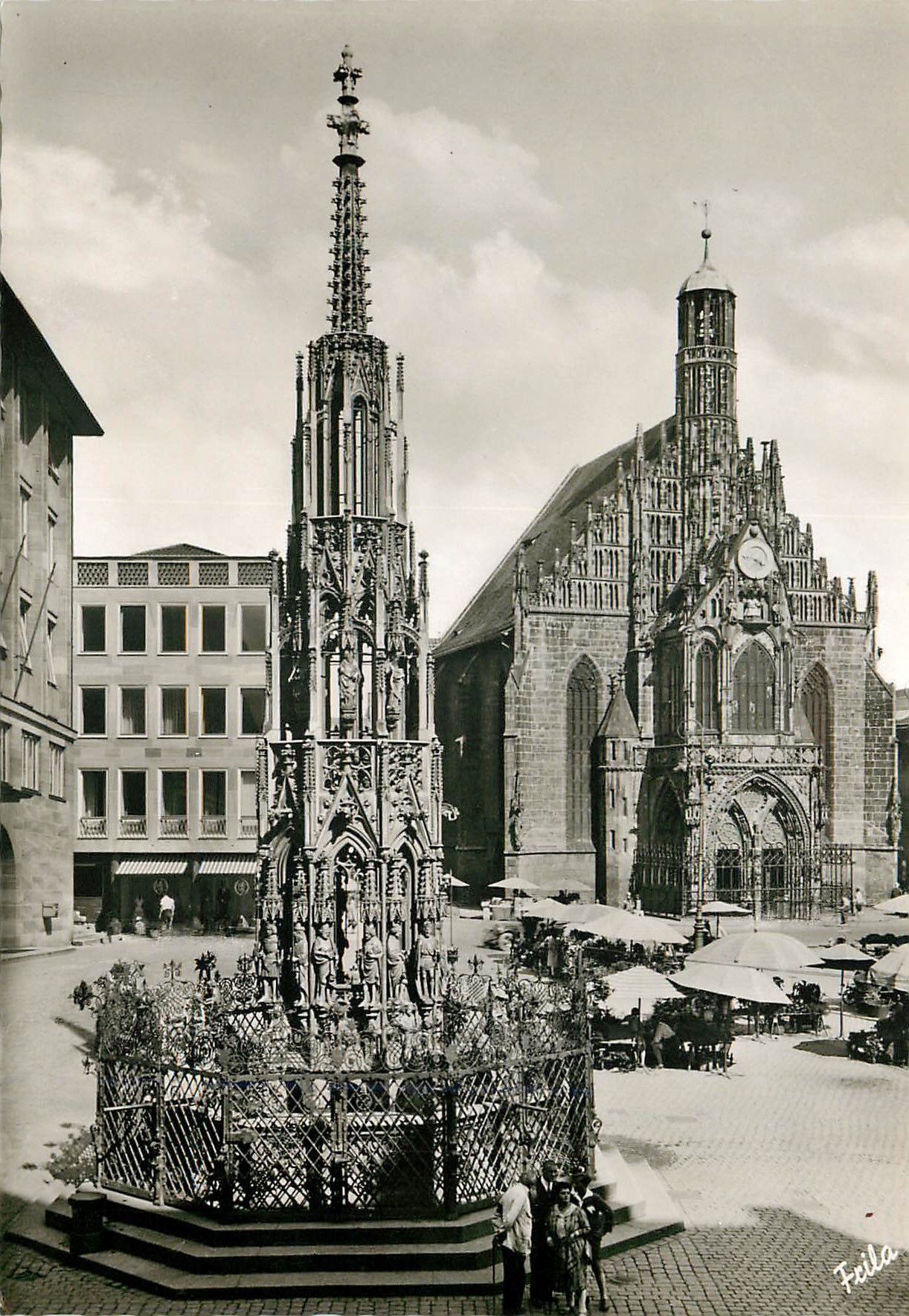 CPM Nurnberg Schonner Brunnen und Frauenkirche