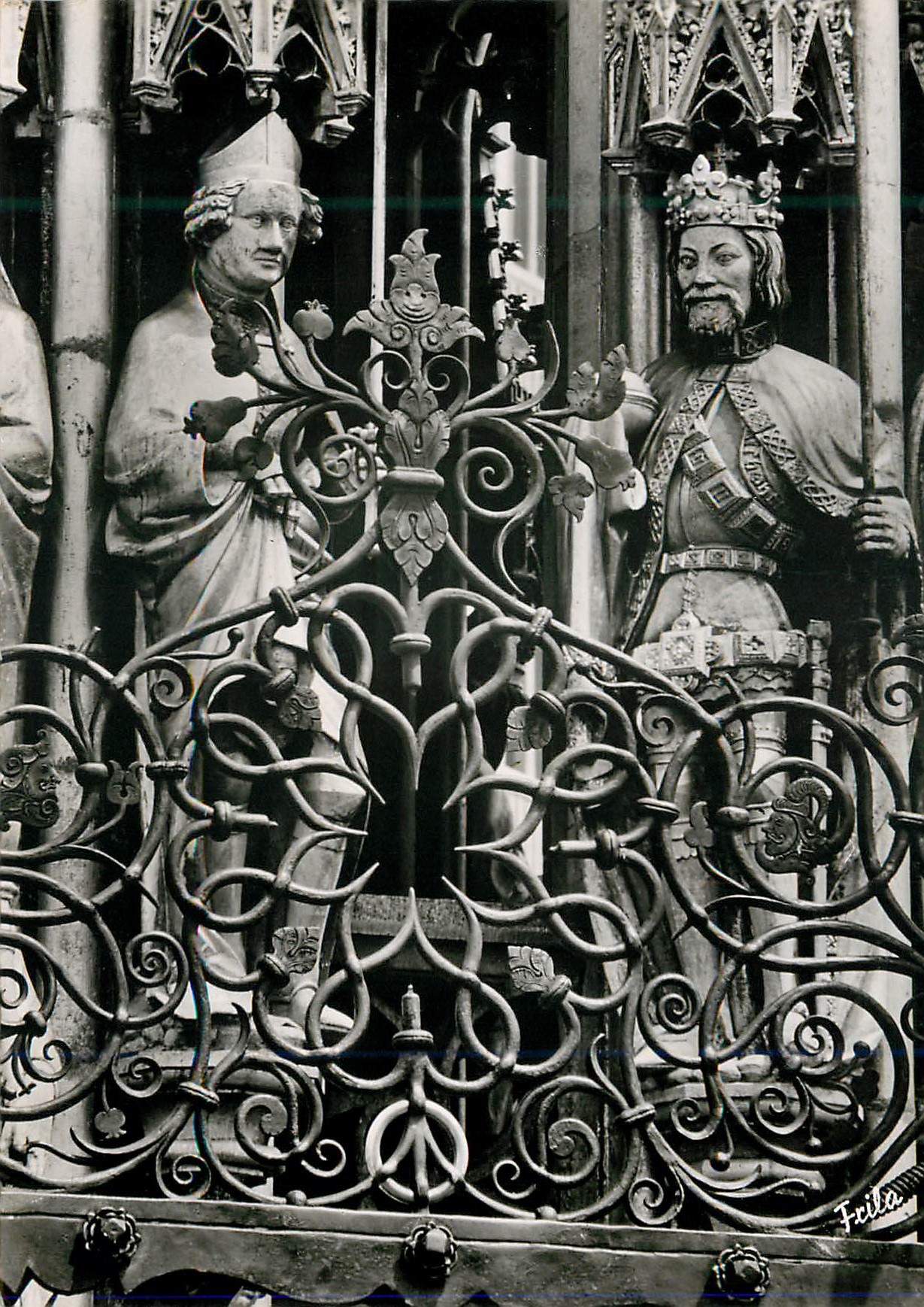 CPM Nurnberg Der beruhmte ratselhafte Ring am schonenBrunnen