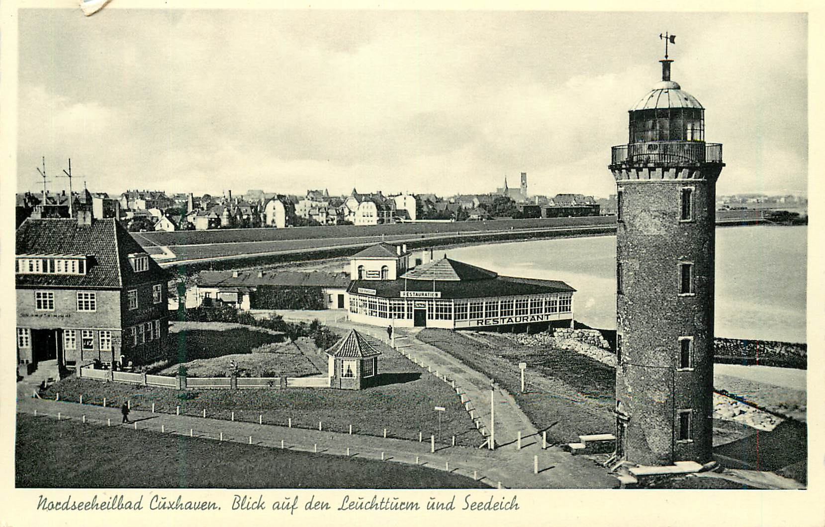 CPM Nordseeheilbad Cuxhaven Blick auf den Leuchtturm und Seedeich