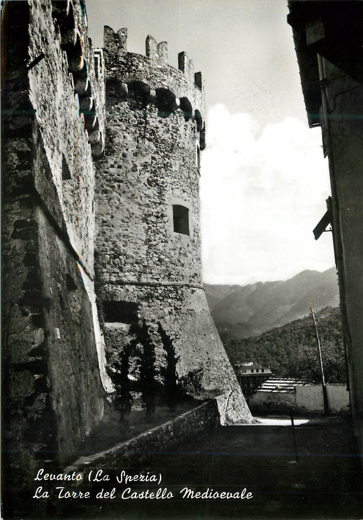 CPM Levanto (La Spezia) La Tour du Chateau du Moyen Age