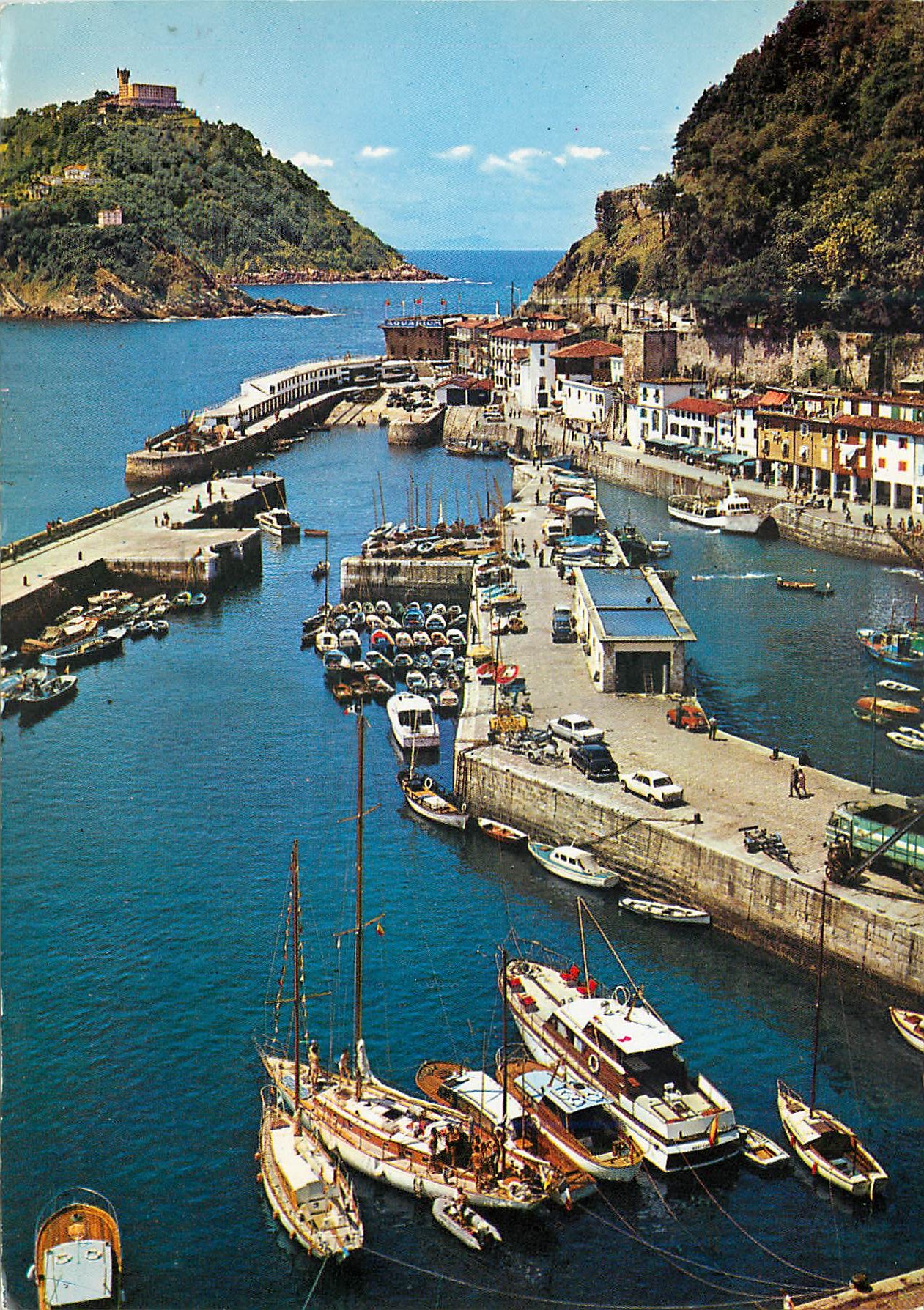 CPM San Sebastian Le Port Bateaux